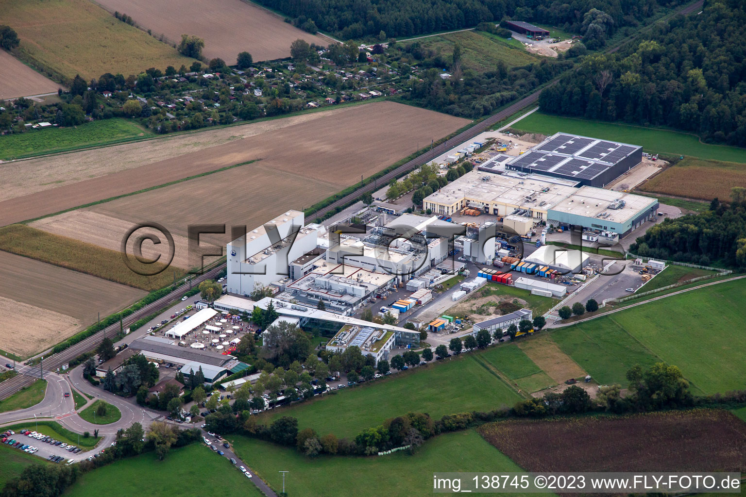 Vue aérienne de KLEIBERIT SE & Co. KG à Weingarten dans le département Bade-Wurtemberg, Allemagne