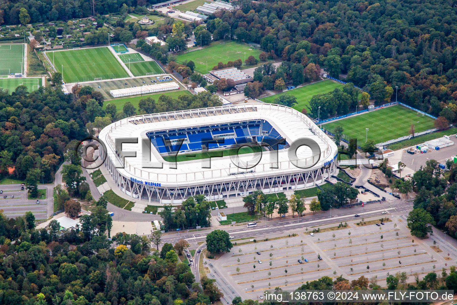 Vue aérienne de Terminé BBBank Stadium Wildpark du Karlsruher Sport-Club eV à le quartier Innenstadt-Ost in Karlsruhe dans le département Bade-Wurtemberg, Allemagne