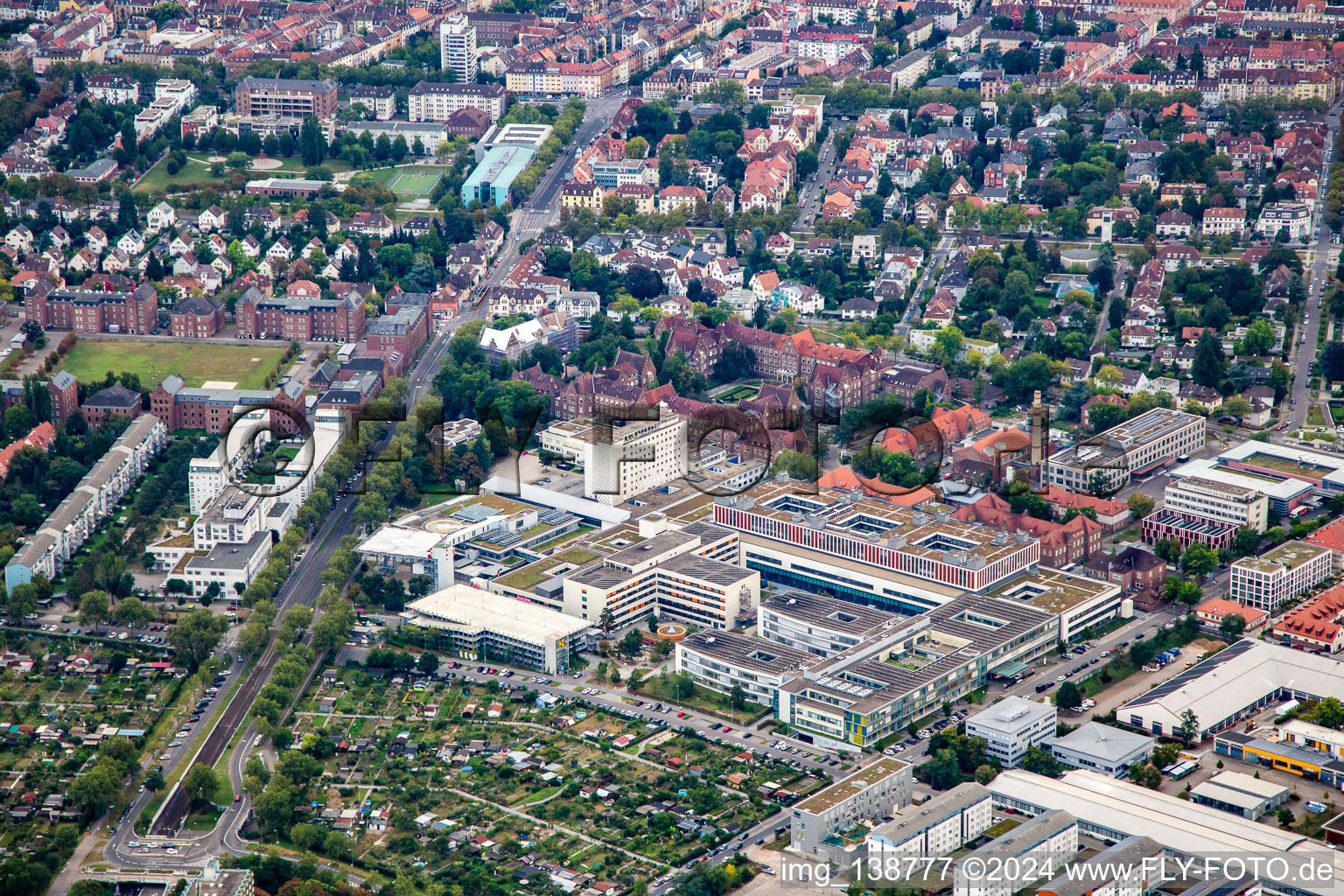 Hôpital municipal Karlsruhe à le quartier Nordweststadt in Karlsruhe dans le département Bade-Wurtemberg, Allemagne d'en haut