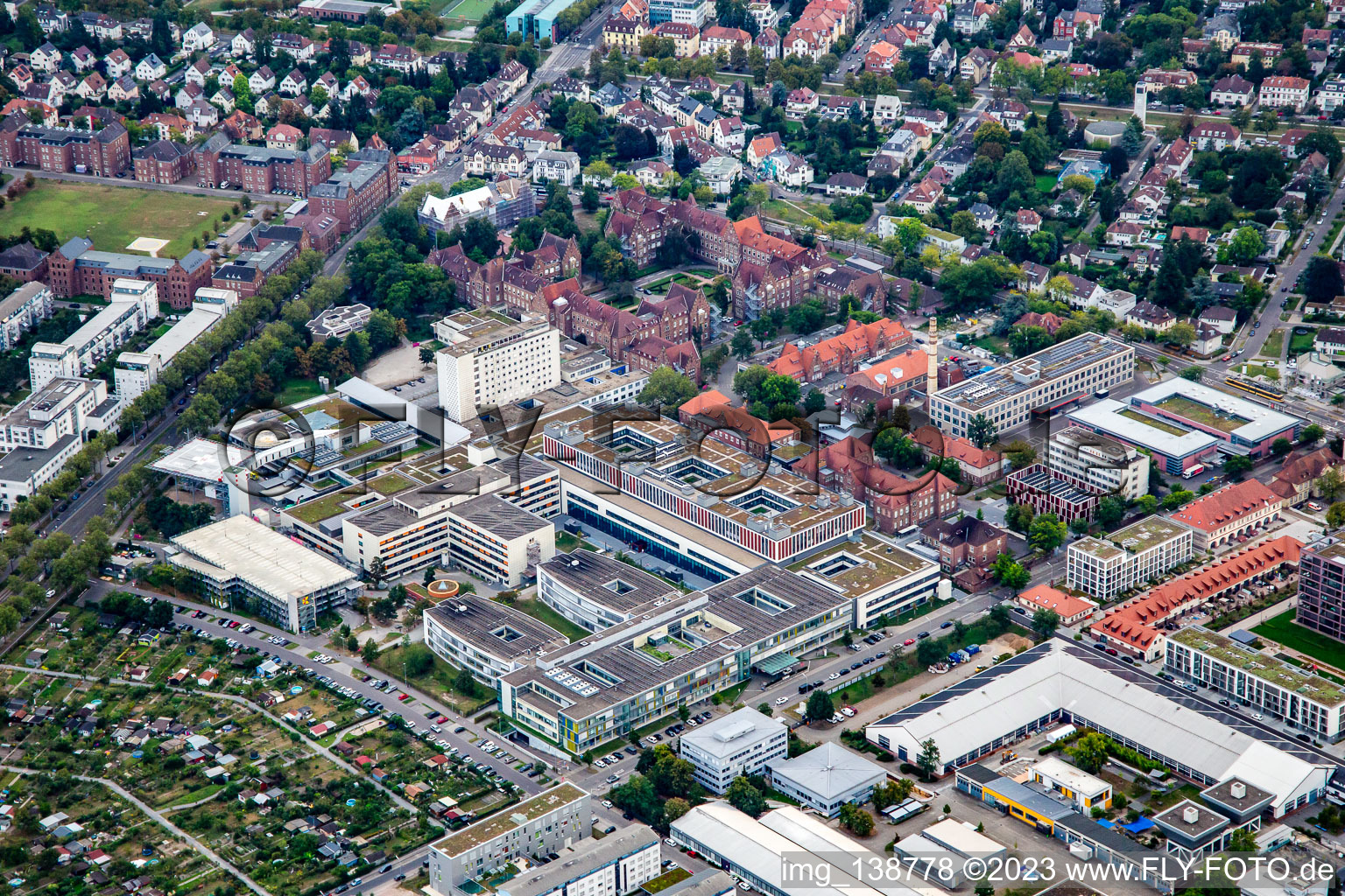 Hôpital municipal Karlsruhe à le quartier Nordweststadt in Karlsruhe dans le département Bade-Wurtemberg, Allemagne hors des airs
