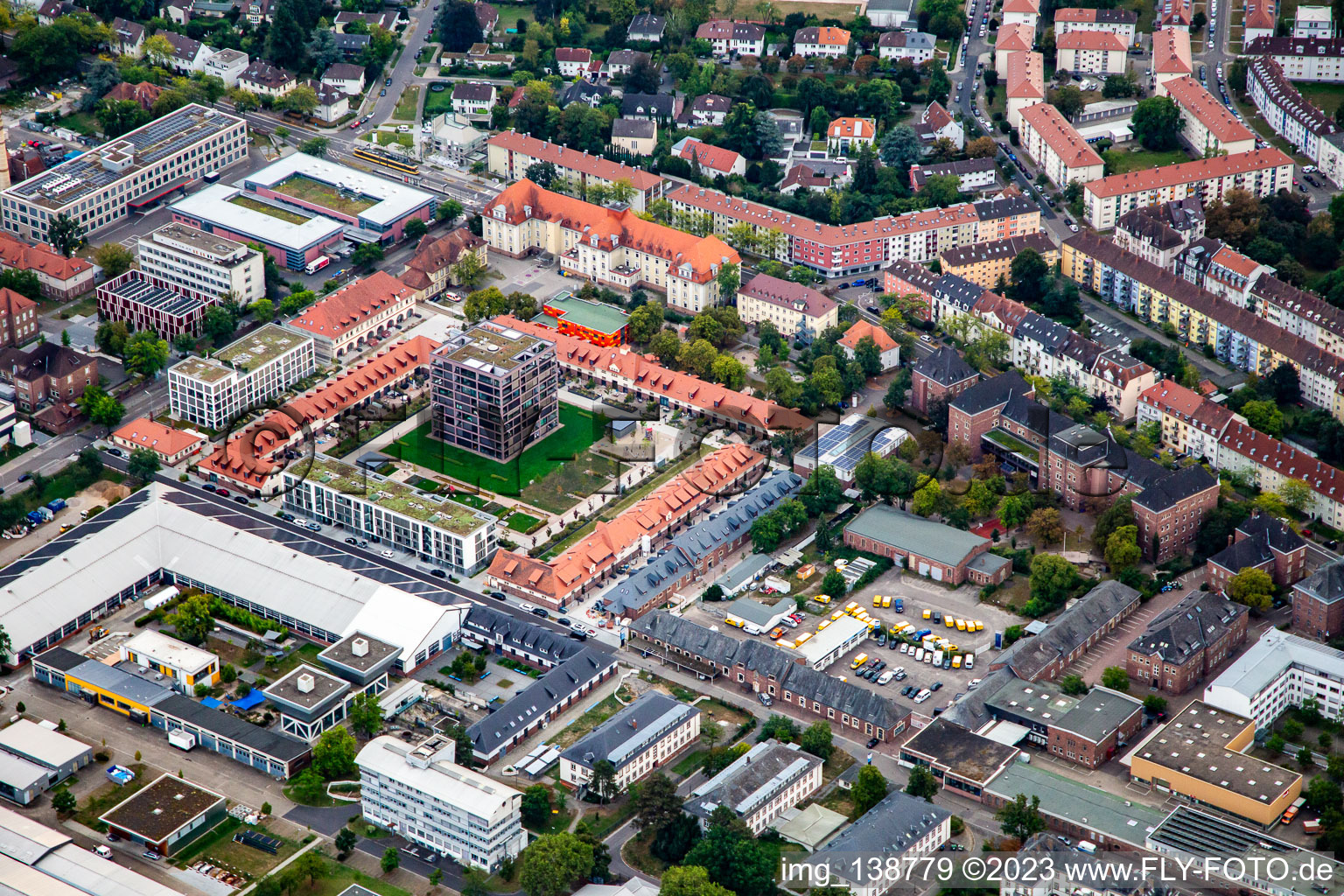 Vue aérienne de Hofgarten Karree à le quartier Nordweststadt in Karlsruhe dans le département Bade-Wurtemberg, Allemagne