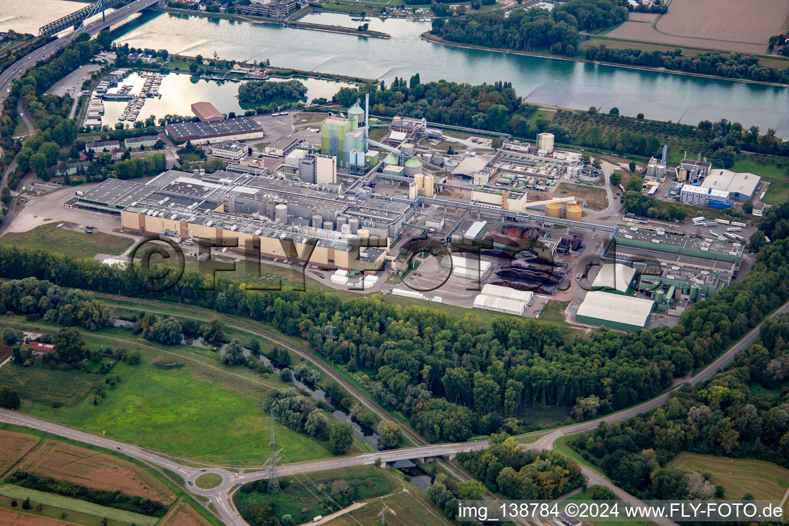 Vue aérienne de Borregaard Deutschland GmbH et Maxauer Papierfabrik GmbH à le quartier Knielingen in Karlsruhe dans le département Bade-Wurtemberg, Allemagne