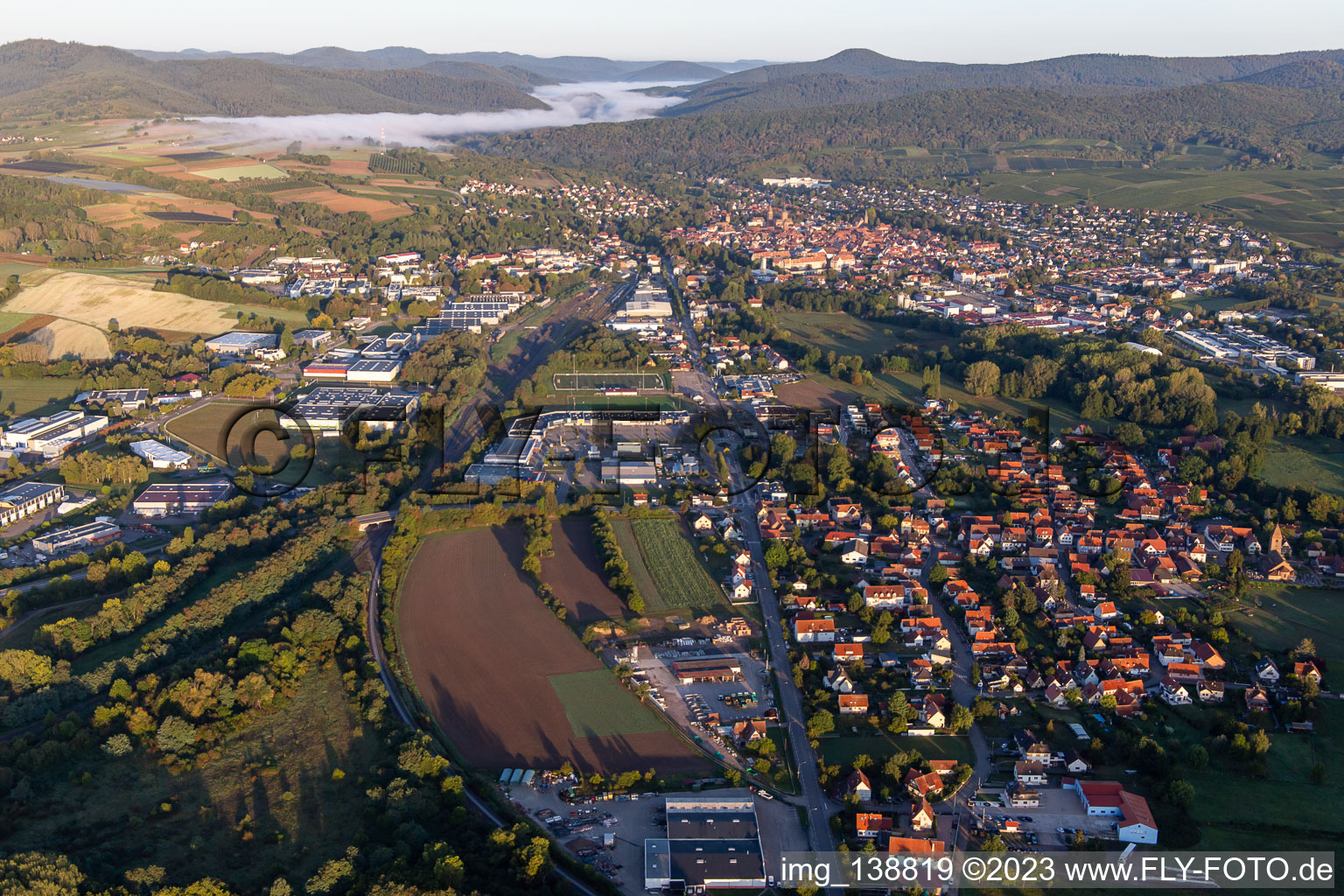 Wissembourg dans le département Bas Rhin, France vu d'un drone
