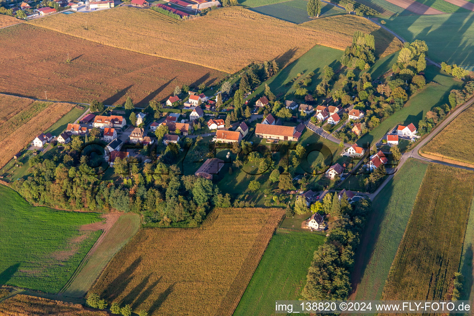 Vue aérienne de Geisberg à le quartier Altenstadt in Wissembourg dans le département Bas Rhin, France