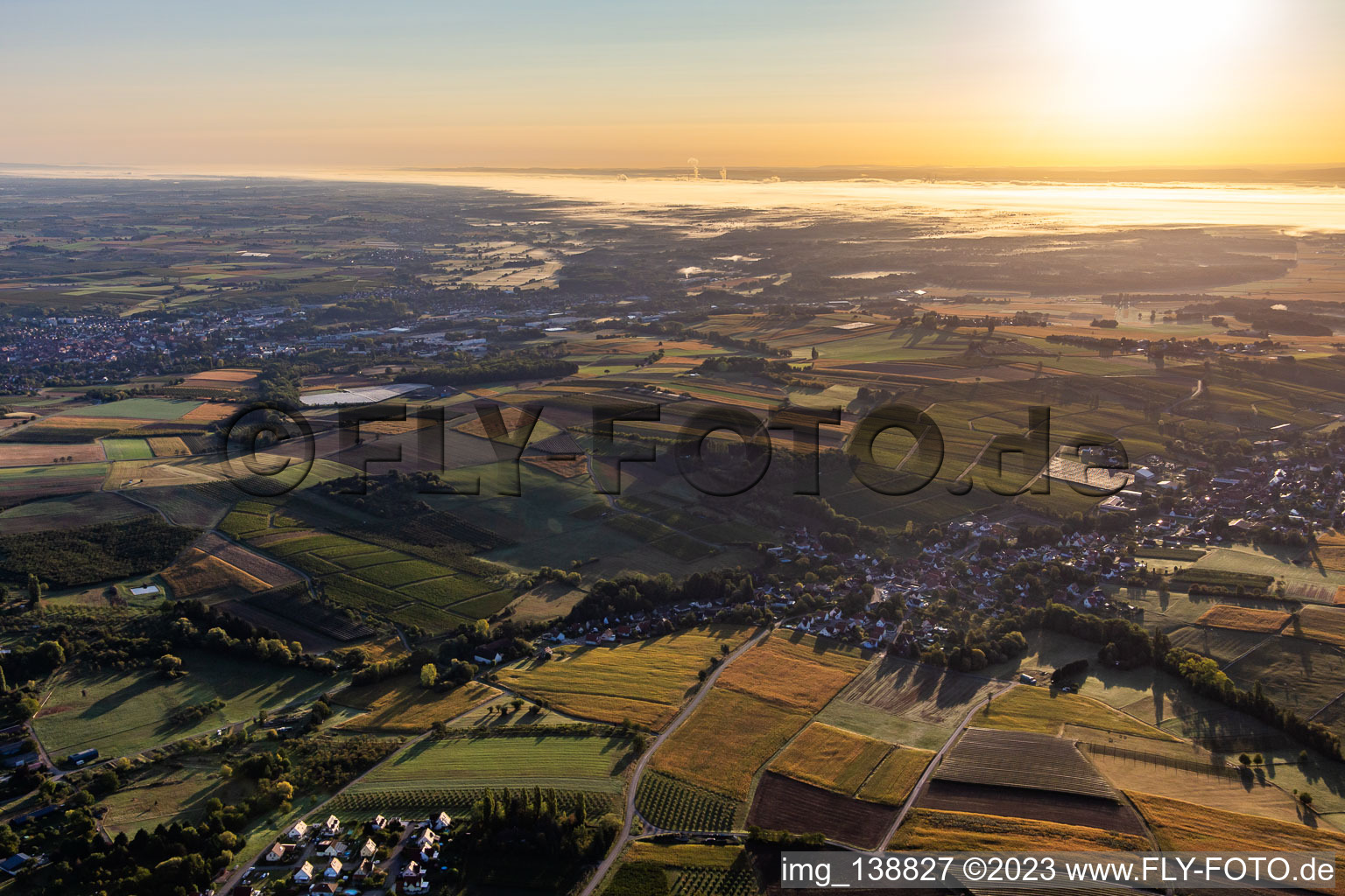 Oberhoffen-lès-Wissembourg dans le département Bas Rhin, France depuis l'avion