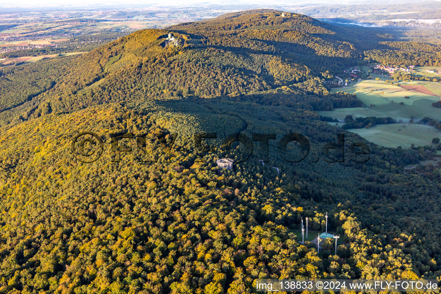 Vue aérienne de Soultzerkopf à Soultz-sous-Forêts dans le département Bas Rhin, France