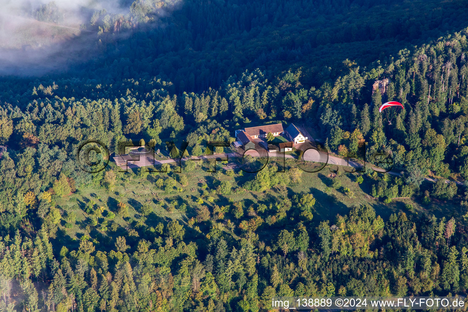 Vue aérienne de Café des 4 Châteaux à Lembach dans le département Bas Rhin, France