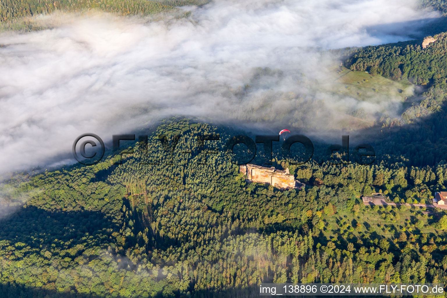 Château Fort de Fleckenstein à Lembach dans le département Bas Rhin, France depuis l'avion