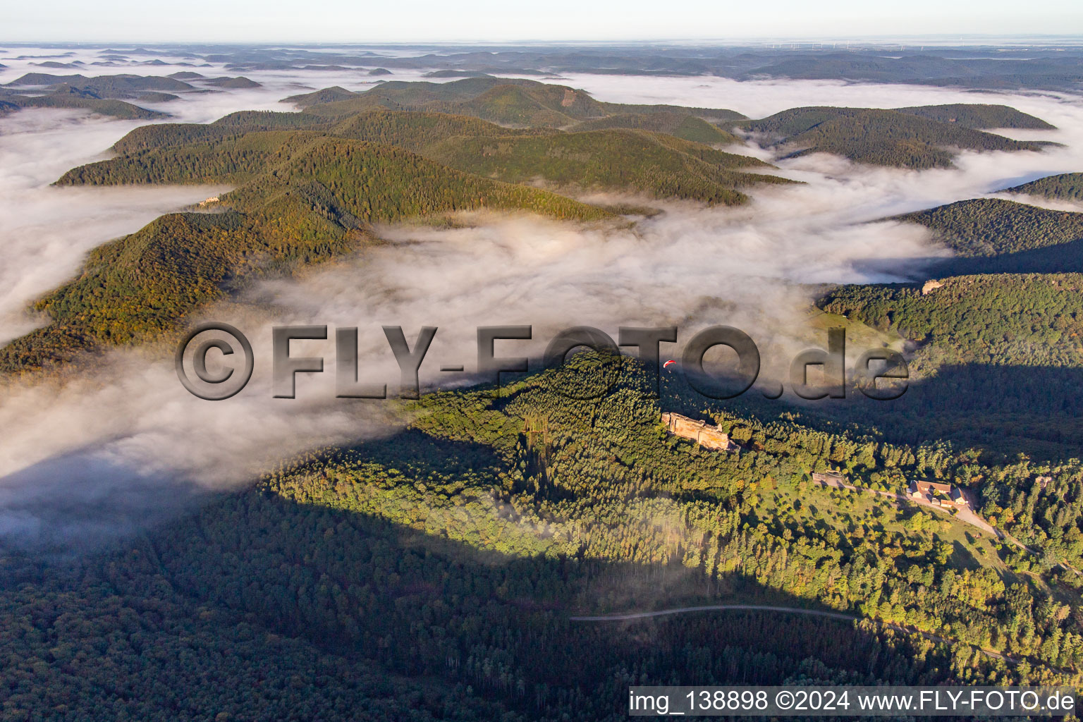 Vue d'oiseau de Château Fort de Fleckenstein à Lembach dans le département Bas Rhin, France