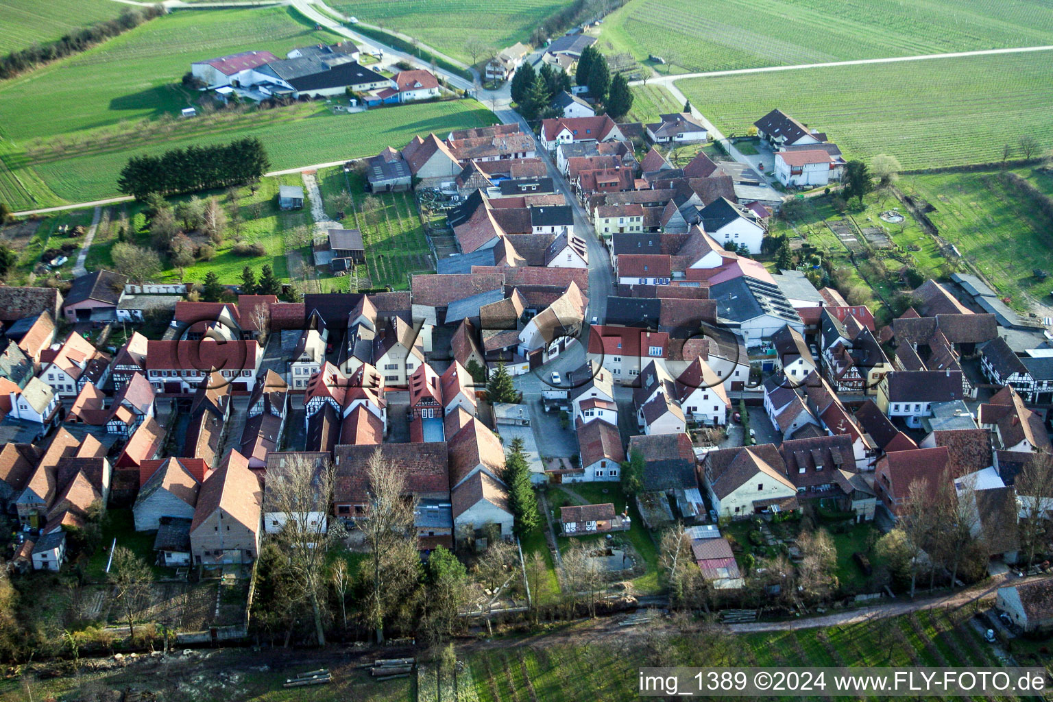 Vue aérienne de Son à le quartier Appenhofen in Billigheim-Ingenheim dans le département Rhénanie-Palatinat, Allemagne