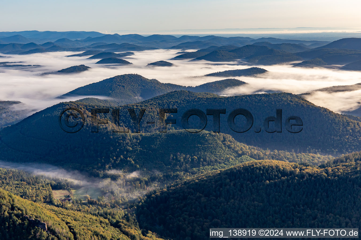 Lembach dans le département Bas Rhin, France vue d'en haut