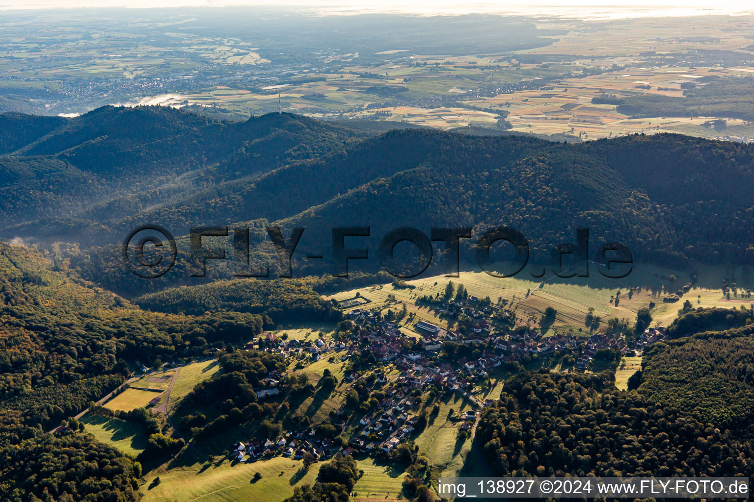 Vue aérienne de De l'ouest à Climbach dans le département Bas Rhin, France