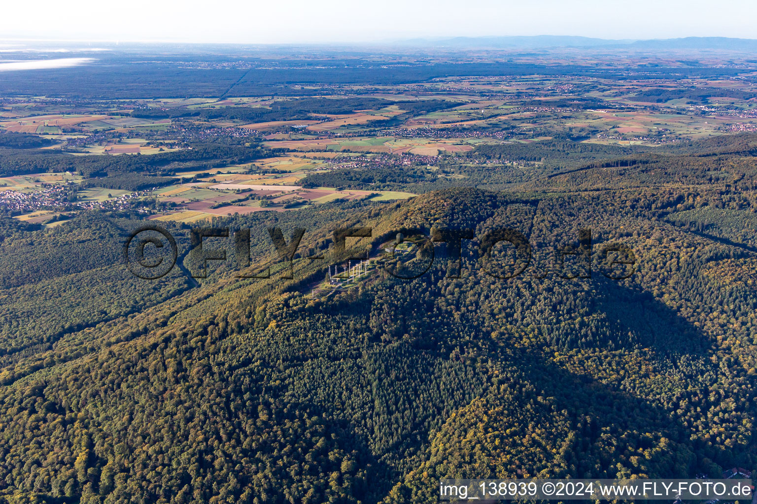 Vue aérienne de Antennes radar sur Pfaffenschlick à Soultz-sous-Forêts dans le département Bas Rhin, France