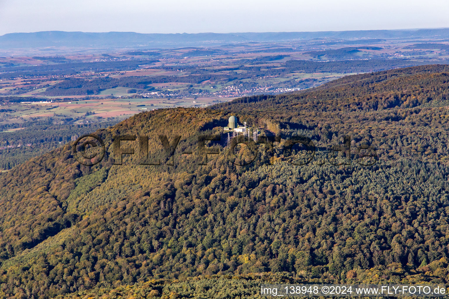 Vue oblique de Antennes radar sur Pfaffenschlick à Soultz-sous-Forêts dans le département Bas Rhin, France