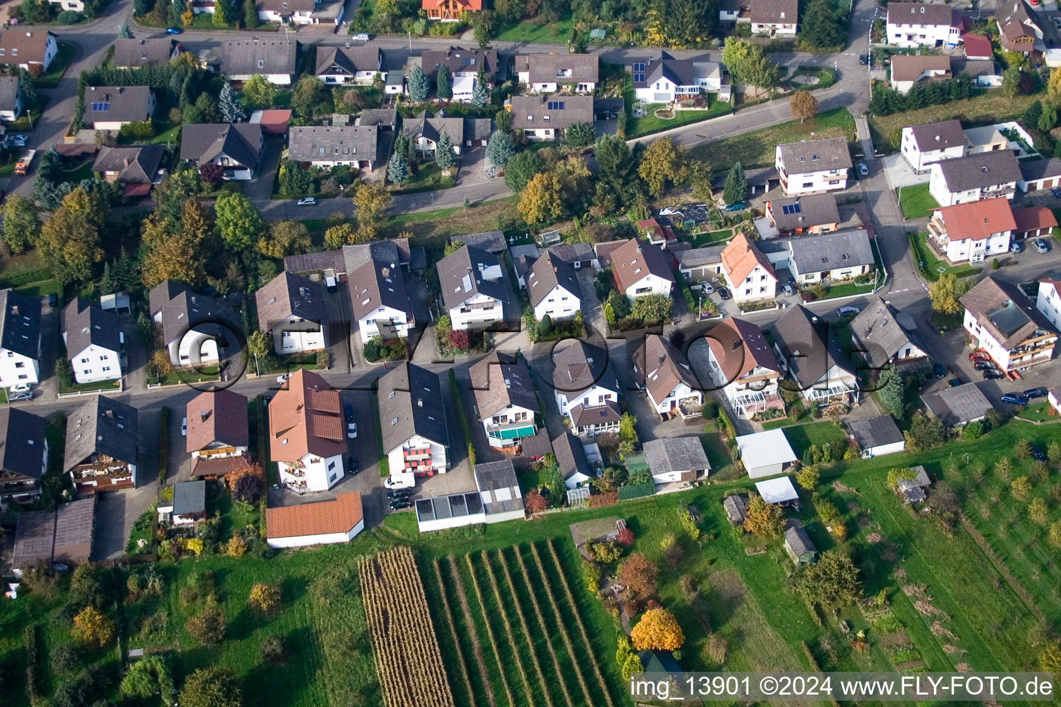 Vue oblique de Rue Runzweg à le quartier Urloffen in Appenweier dans le département Bade-Wurtemberg, Allemagne