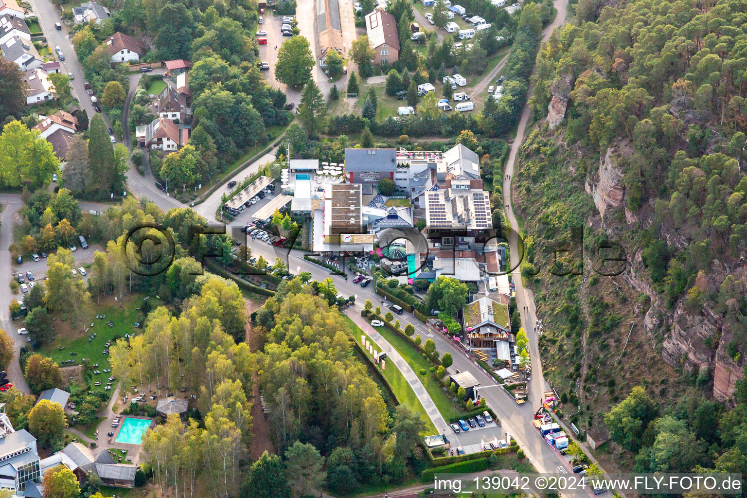 Vue aérienne de Felsenland Resort à Dahn dans le département Rhénanie-Palatinat, Allemagne