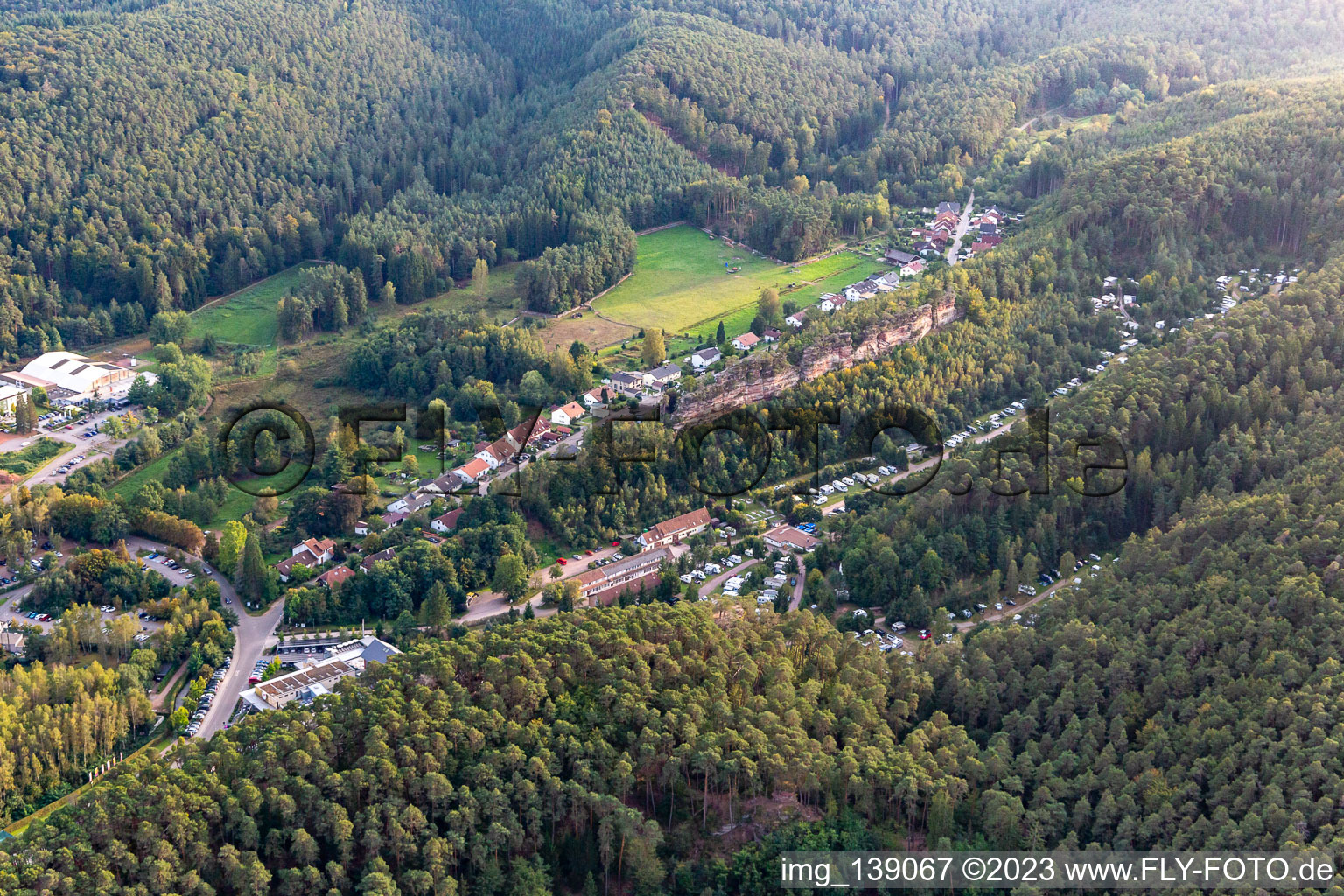 Vue aérienne de Camping « Büttelwoog » à Dahn dans le département Rhénanie-Palatinat, Allemagne