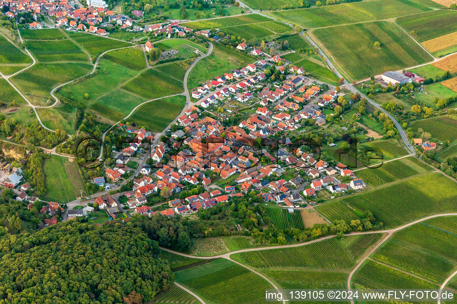 Quartier Gleishorbach in Gleiszellen-Gleishorbach dans le département Rhénanie-Palatinat, Allemagne vu d'un drone