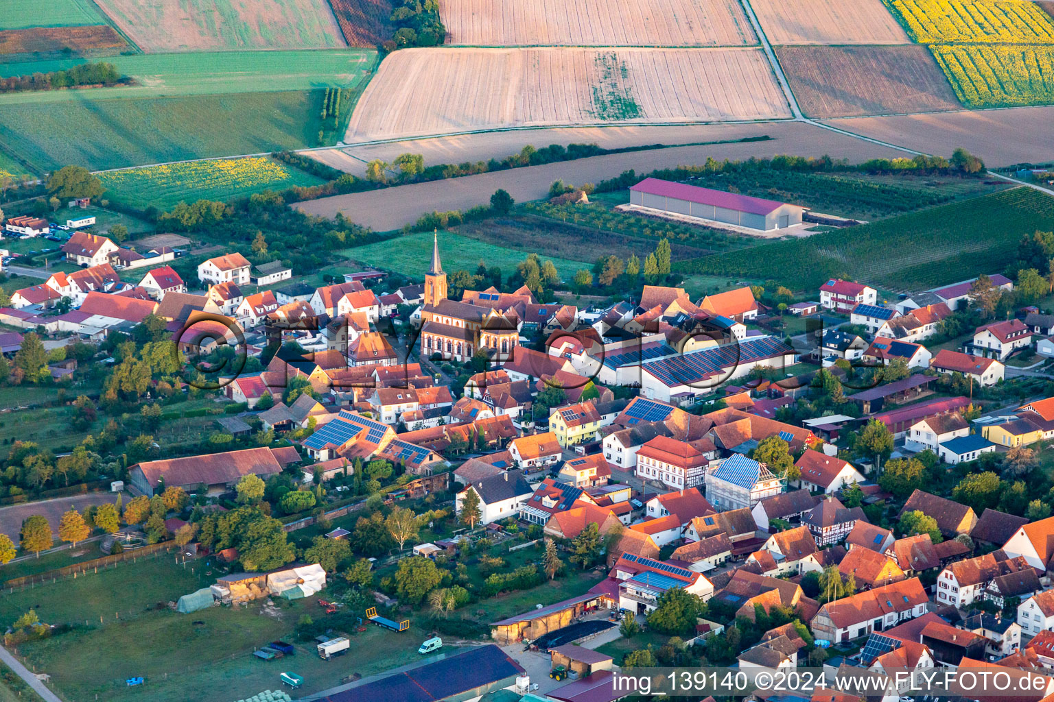 Vue aérienne de Du sud-ouest à Schweighofen dans le département Rhénanie-Palatinat, Allemagne