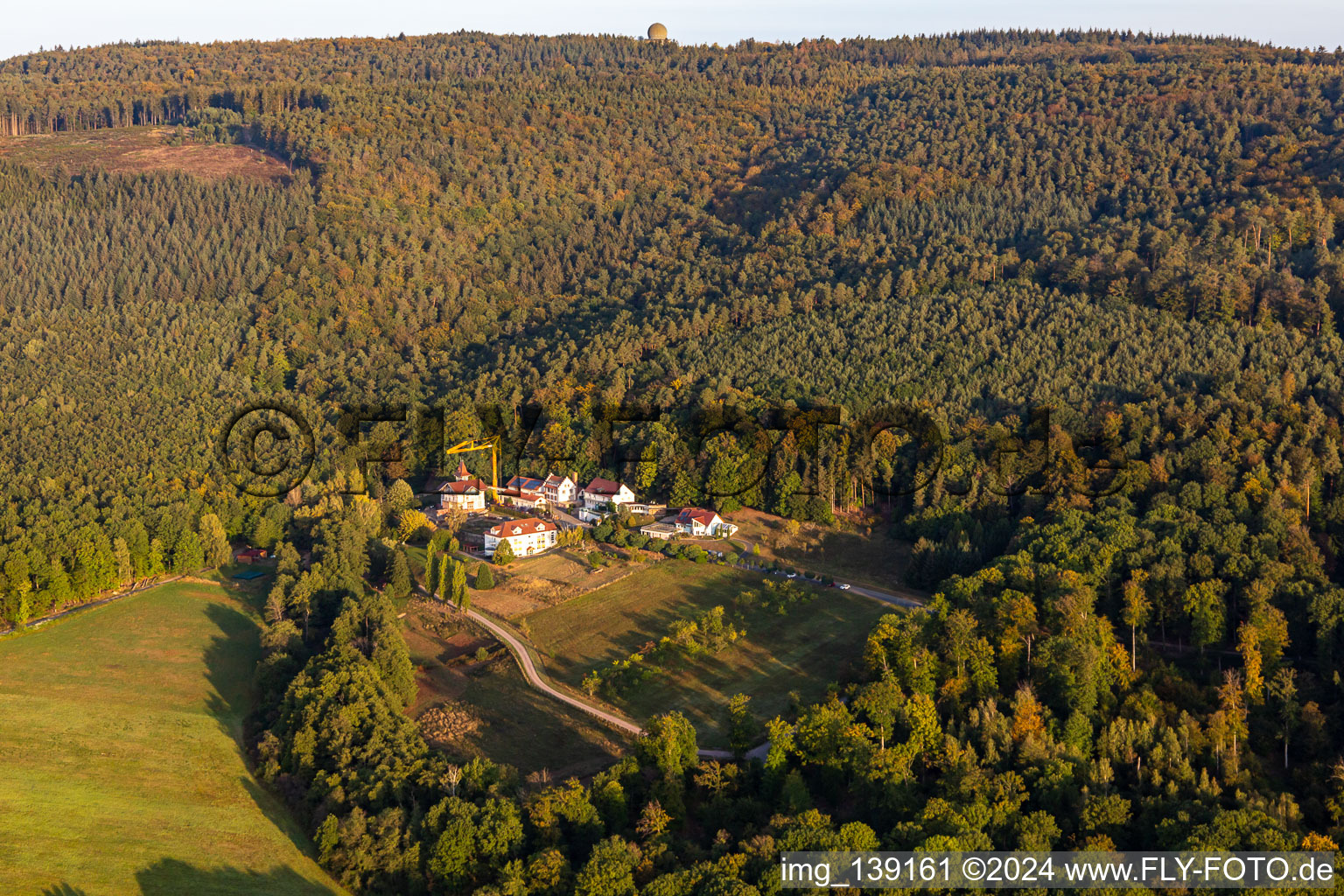 Vue oblique de Marienbronn à Lobsann dans le département Bas Rhin, France