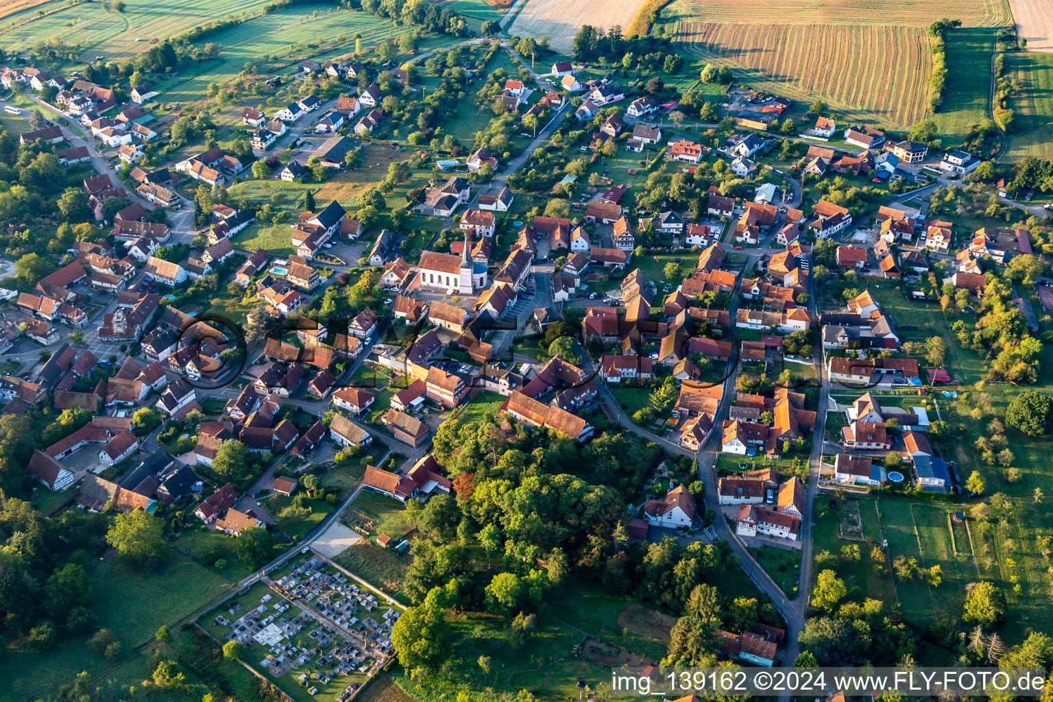 Vue aérienne de Du nord à Lampertsloch dans le département Bas Rhin, France