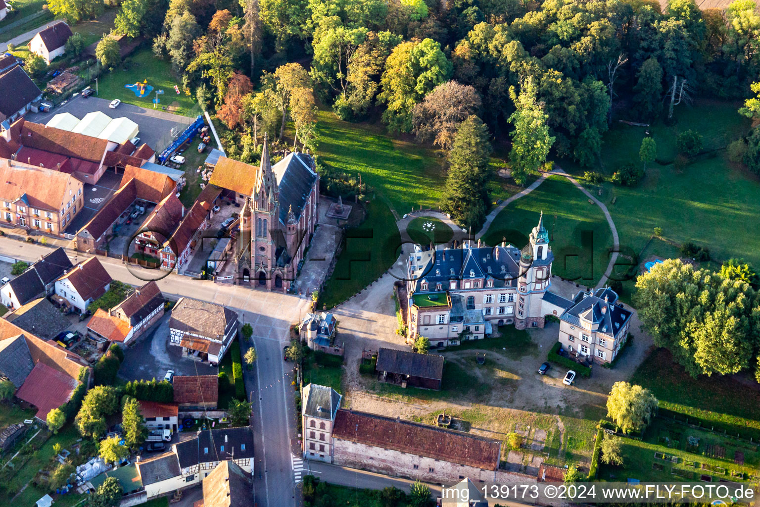 Vue oblique de Château de Frœschwiller à Frœschwiller dans le département Bas Rhin, France