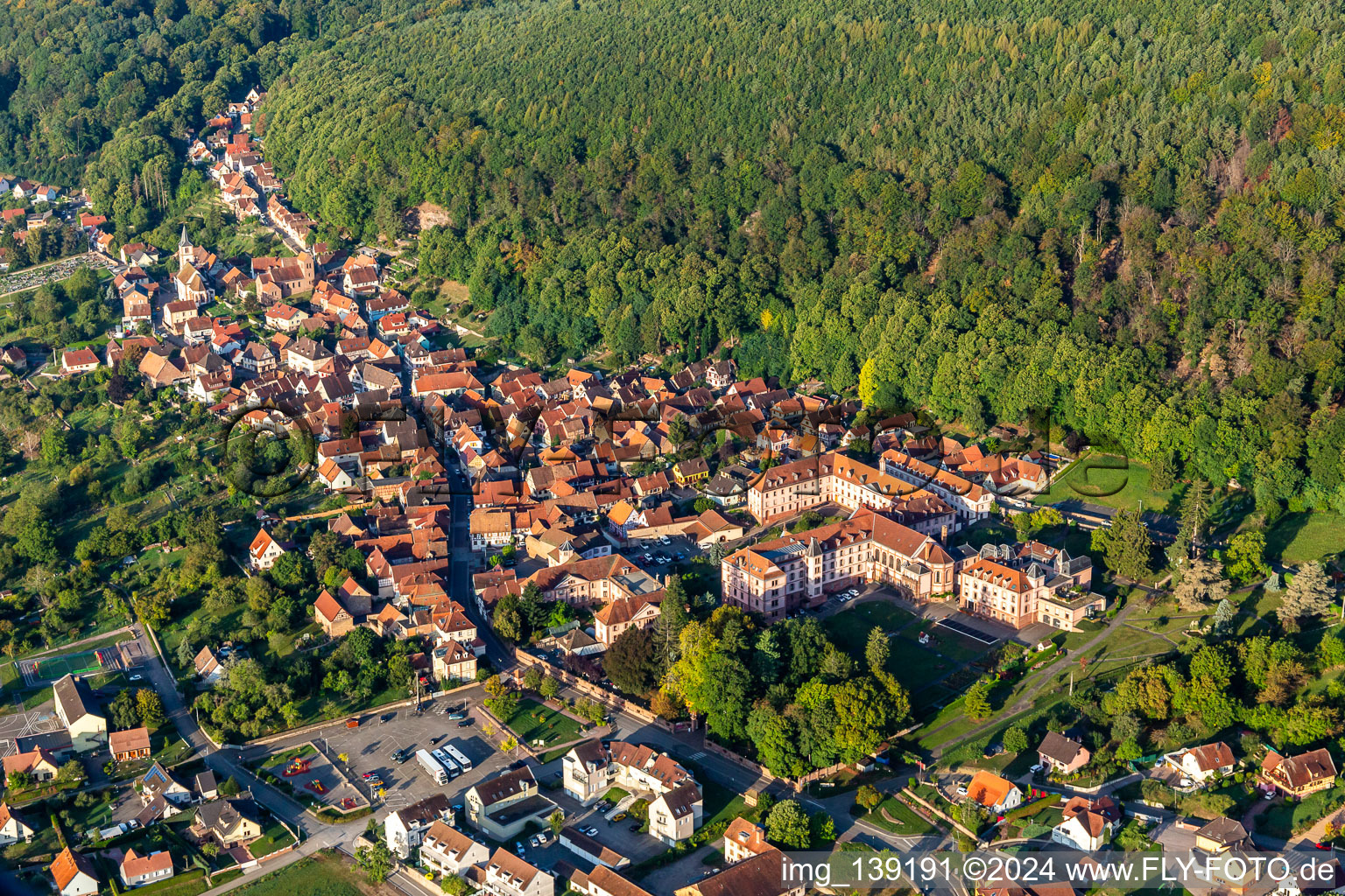 Photographie aérienne de Couvent Oberbronn et hôpital Notre Dame à Oberbronn dans le département Bas Rhin, France