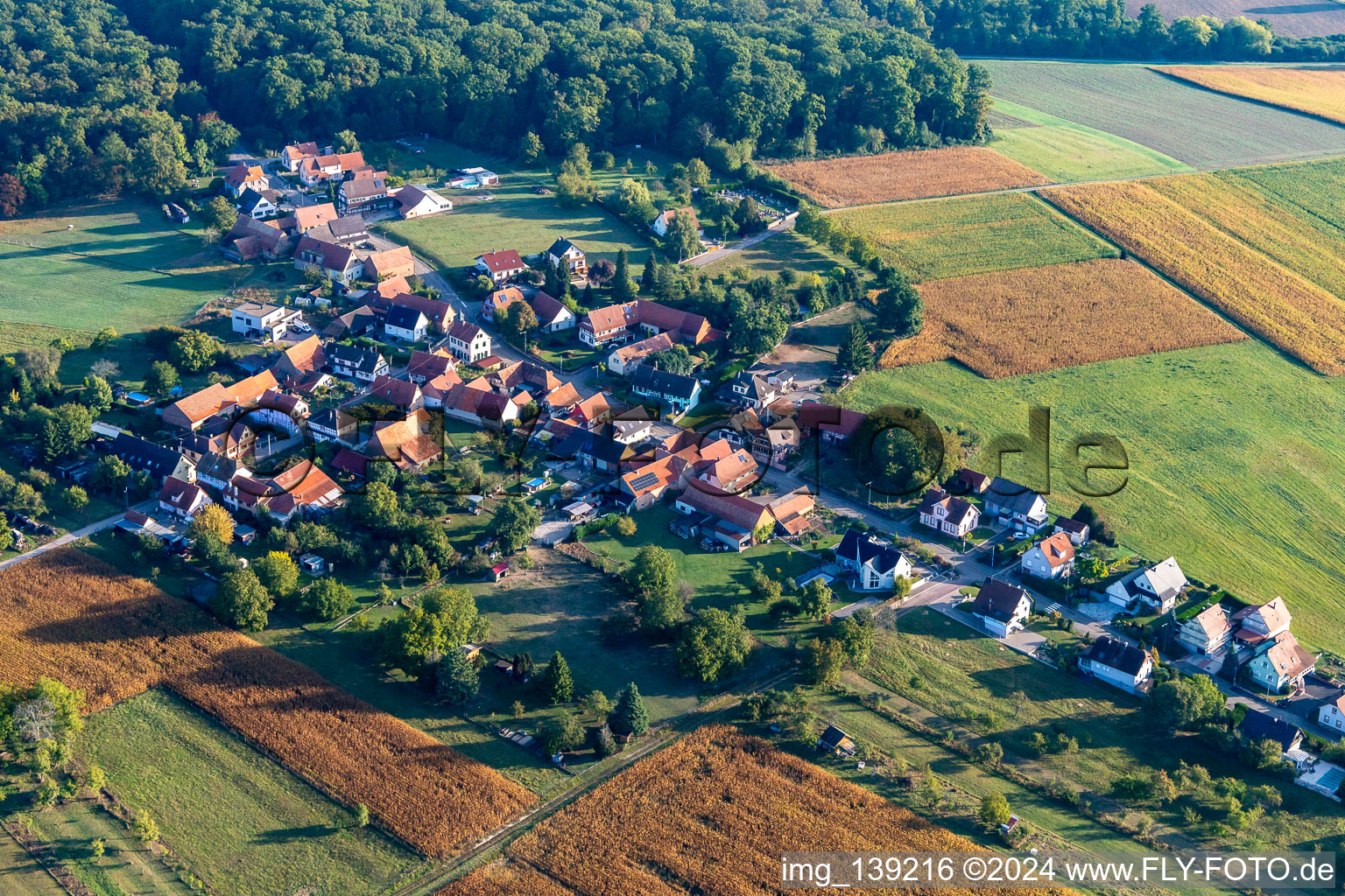 Merkwiller-Pechelbronn dans le département Bas Rhin, France vue du ciel