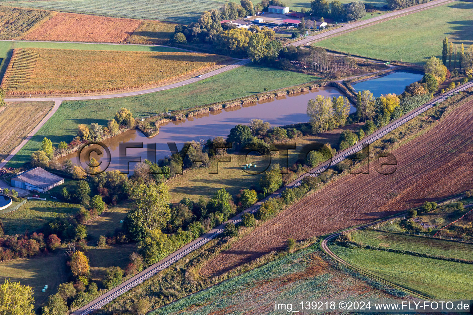 Vue aérienne de Weier à la station d'épuration à Kutzenhausen dans le département Bas Rhin, France