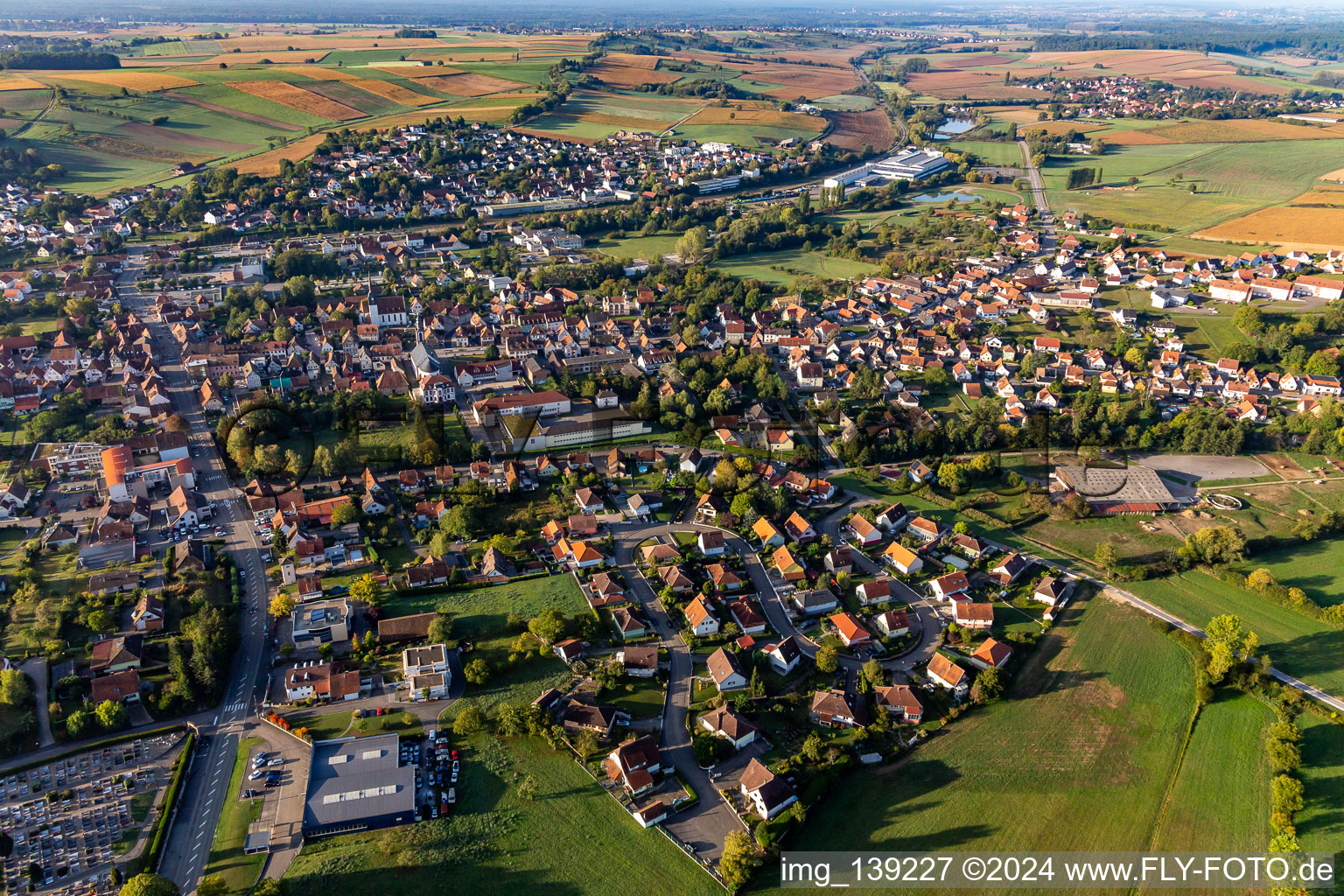 Soultz-sous-Forêts dans le département Bas Rhin, France vu d'un drone