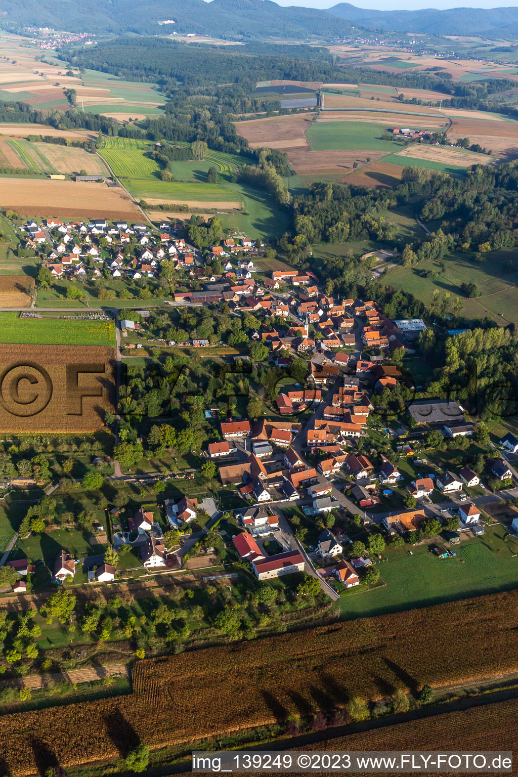 Vue aérienne de Du sud-ouest à Ingolsheim dans le département Bas Rhin, France