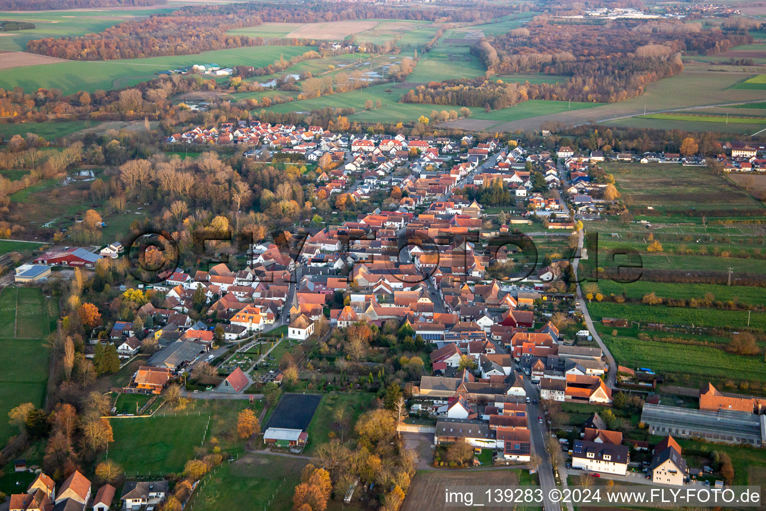 Vue aérienne de De l'est à Winden dans le département Rhénanie-Palatinat, Allemagne