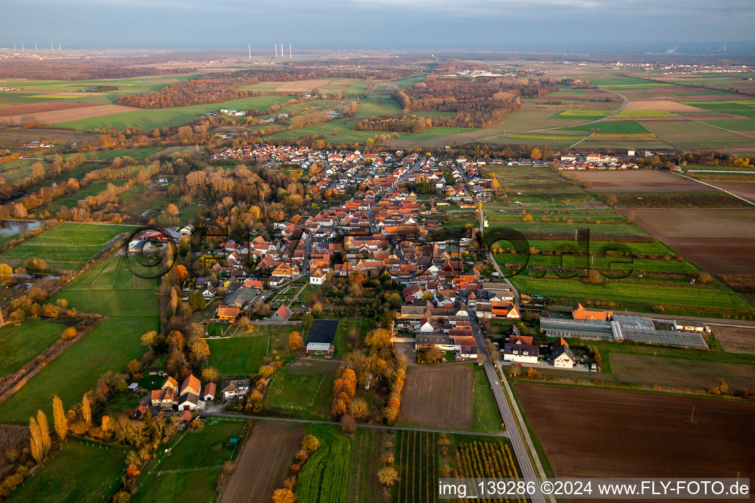 Vue aérienne de De l'est à Winden dans le département Rhénanie-Palatinat, Allemagne