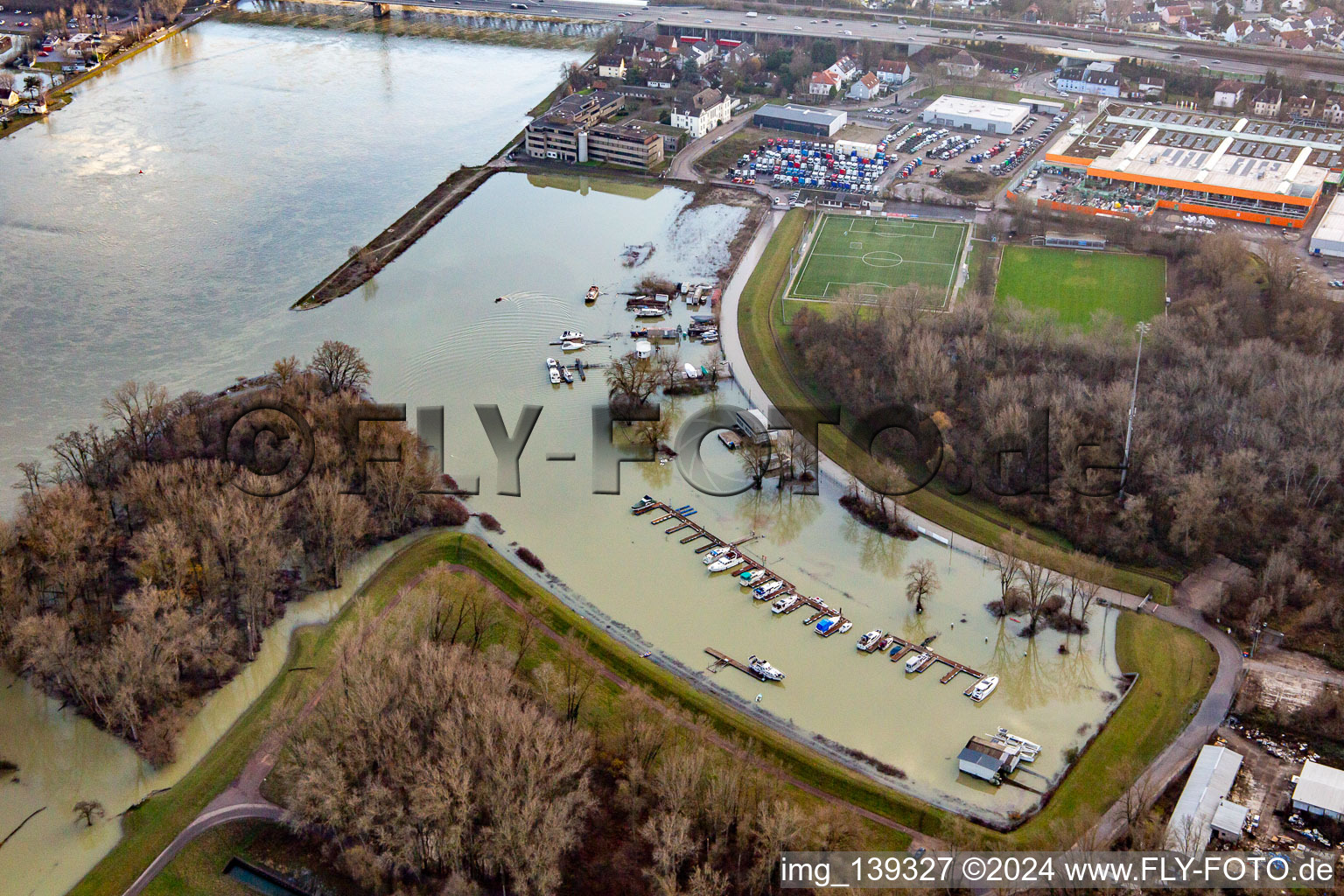 Vue aérienne de Inondations du Rhin au port rhénan de Maximliansau à le quartier Maximiliansau in Wörth am Rhein dans le département Rhénanie-Palatinat, Allemagne