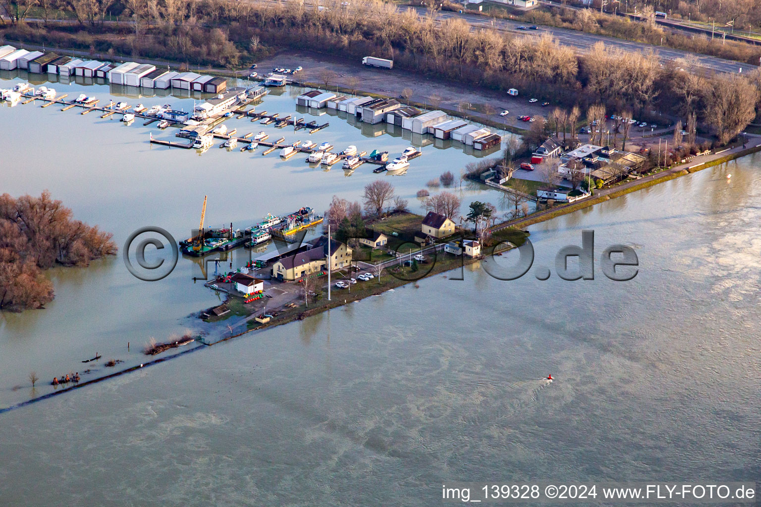 Vue aérienne de Inondations des voies navigables et du service maritime de Maxau près du Rhin à le quartier Knielingen in Karlsruhe dans le département Bade-Wurtemberg, Allemagne