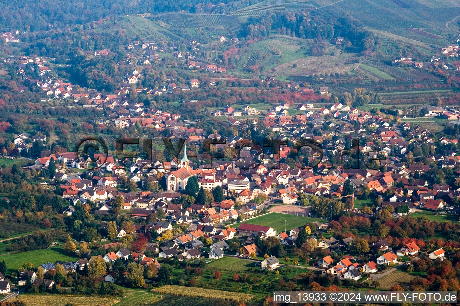 Vue aérienne de Vue des rues et des maisons des quartiers résidentiels à le quartier Ulm in Renchen dans le département Bade-Wurtemberg, Allemagne