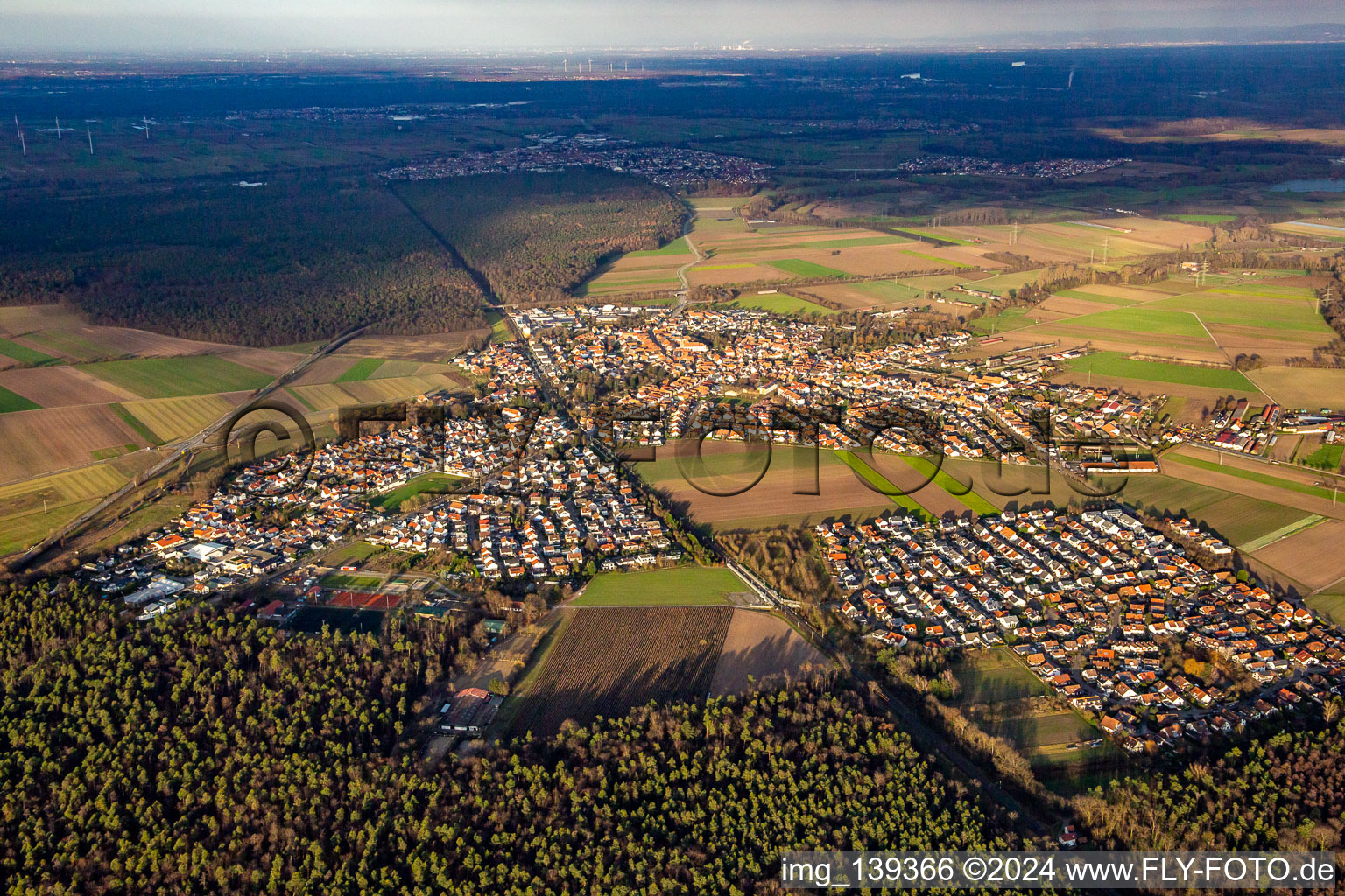 Vue aérienne de En hiver du sud-ouest à Rheinzabern dans le département Rhénanie-Palatinat, Allemagne