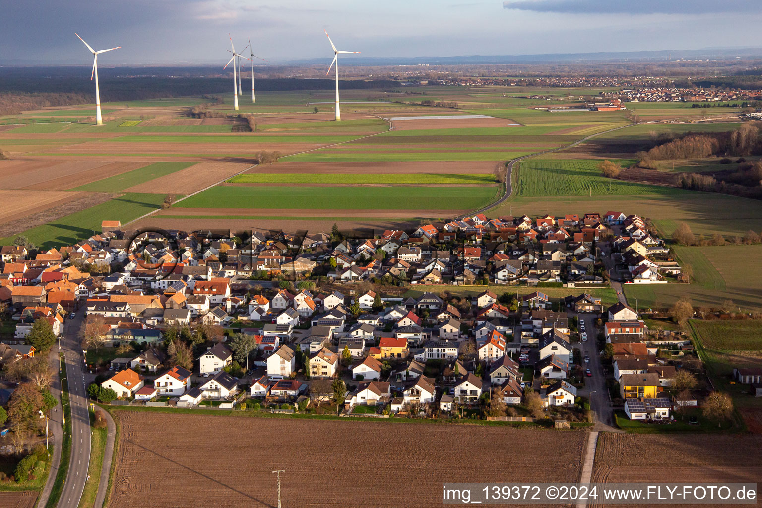 Vue aérienne de De l'ouest à le quartier Hayna in Herxheim bei Landau dans le département Rhénanie-Palatinat, Allemagne