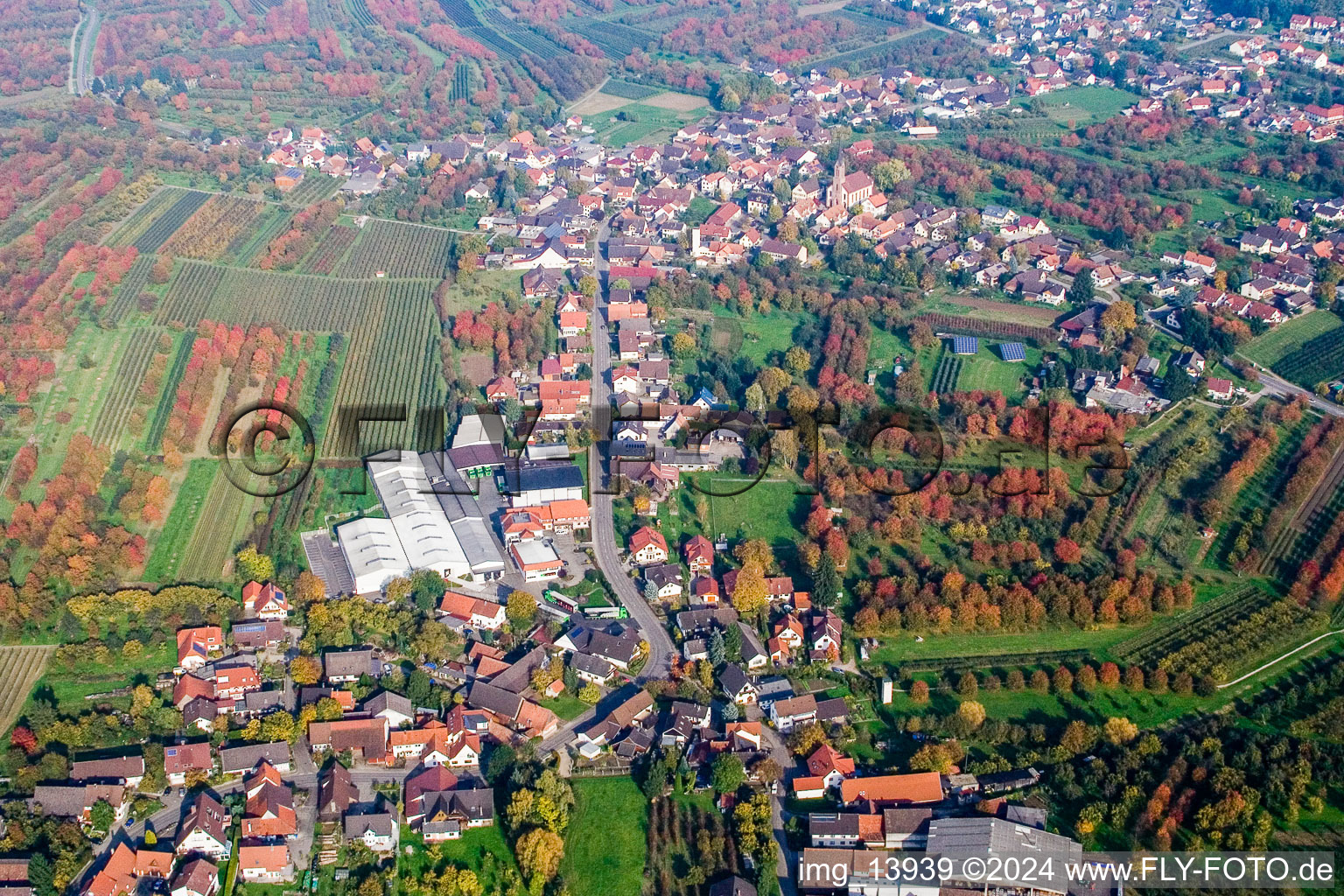 Vue aérienne de Vue sur le village à le quartier Mösbach in Achern dans le département Bade-Wurtemberg, Allemagne