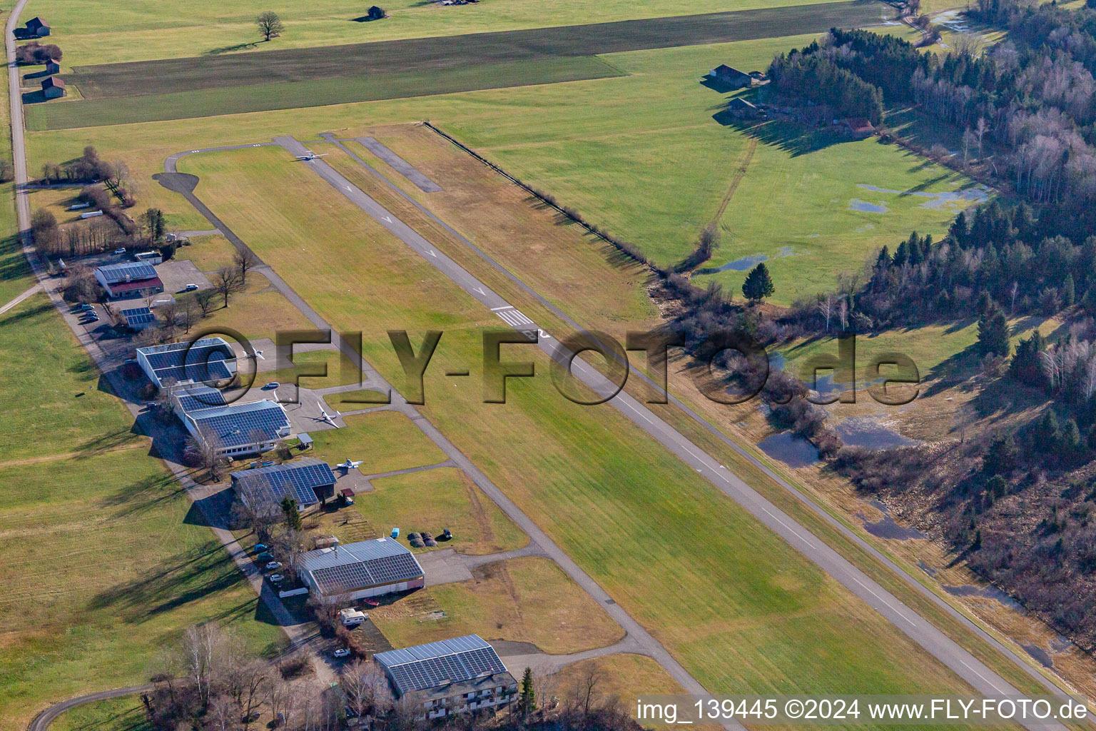 Vue oblique de Aérodrome de planeurs Königsdorf à le quartier Wiesen in Königsdorf dans le département Bavière, Allemagne