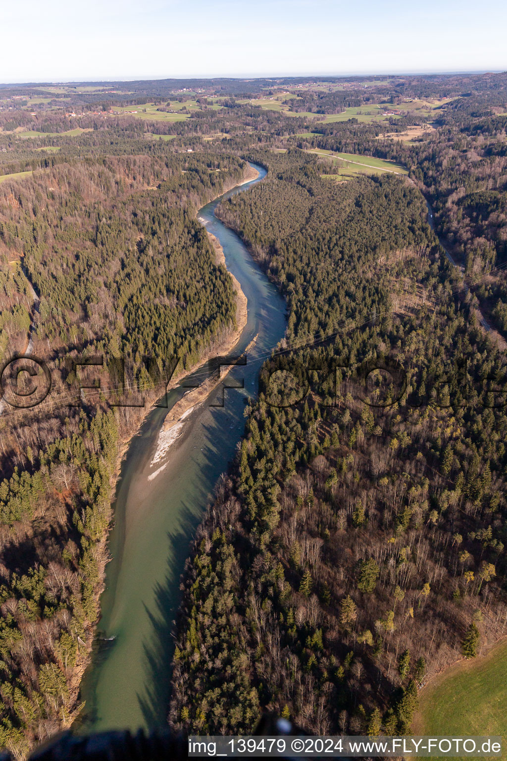 Vue aérienne de Cours supérieur de l'Isar à le quartier Kirchbichl in Bad Tölz dans le département Bavière, Allemagne