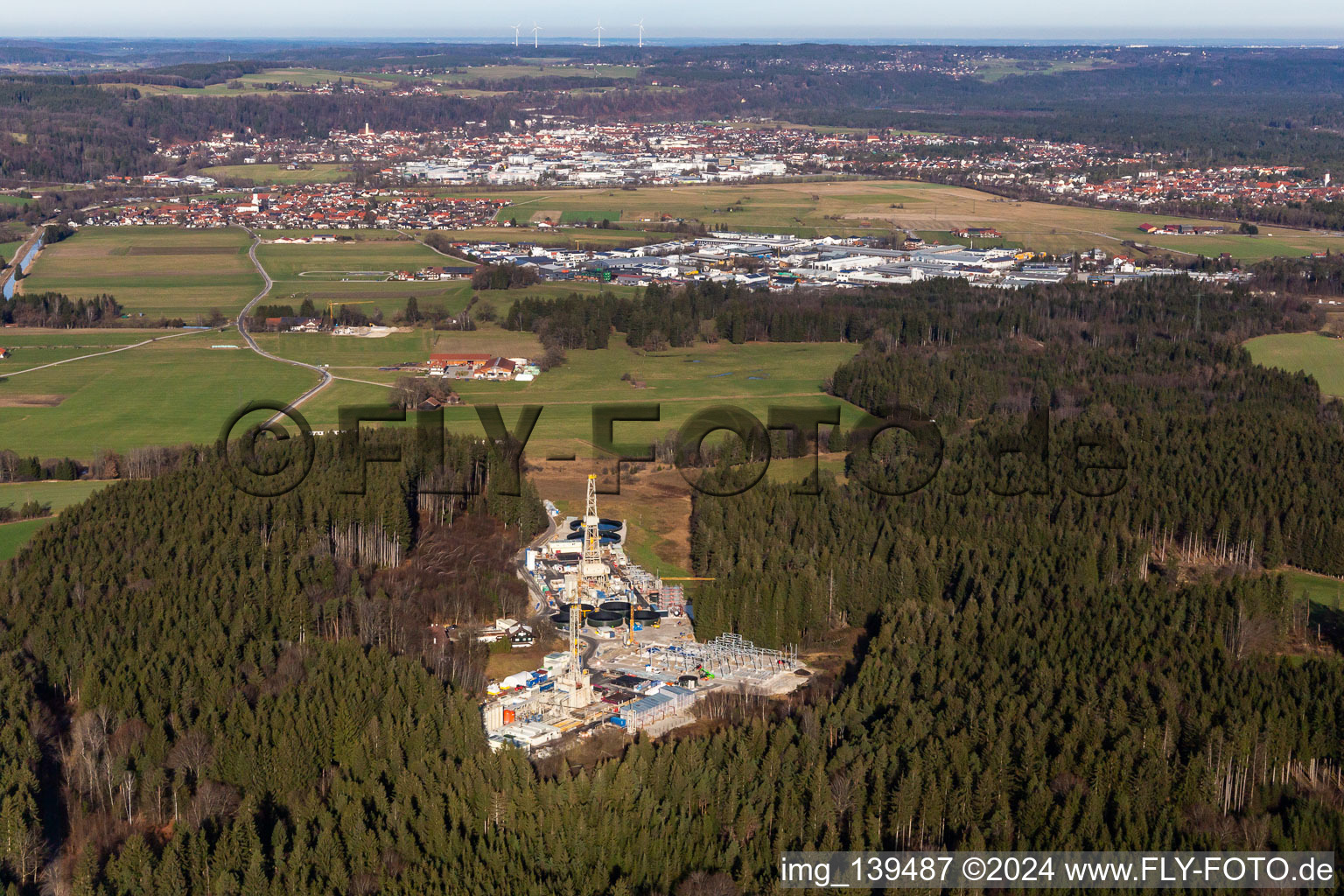 Vue aérienne de Privilégiez la géothermie Geretsried avec GKW à le quartier Gelting in Geretsried dans le département Bavière, Allemagne