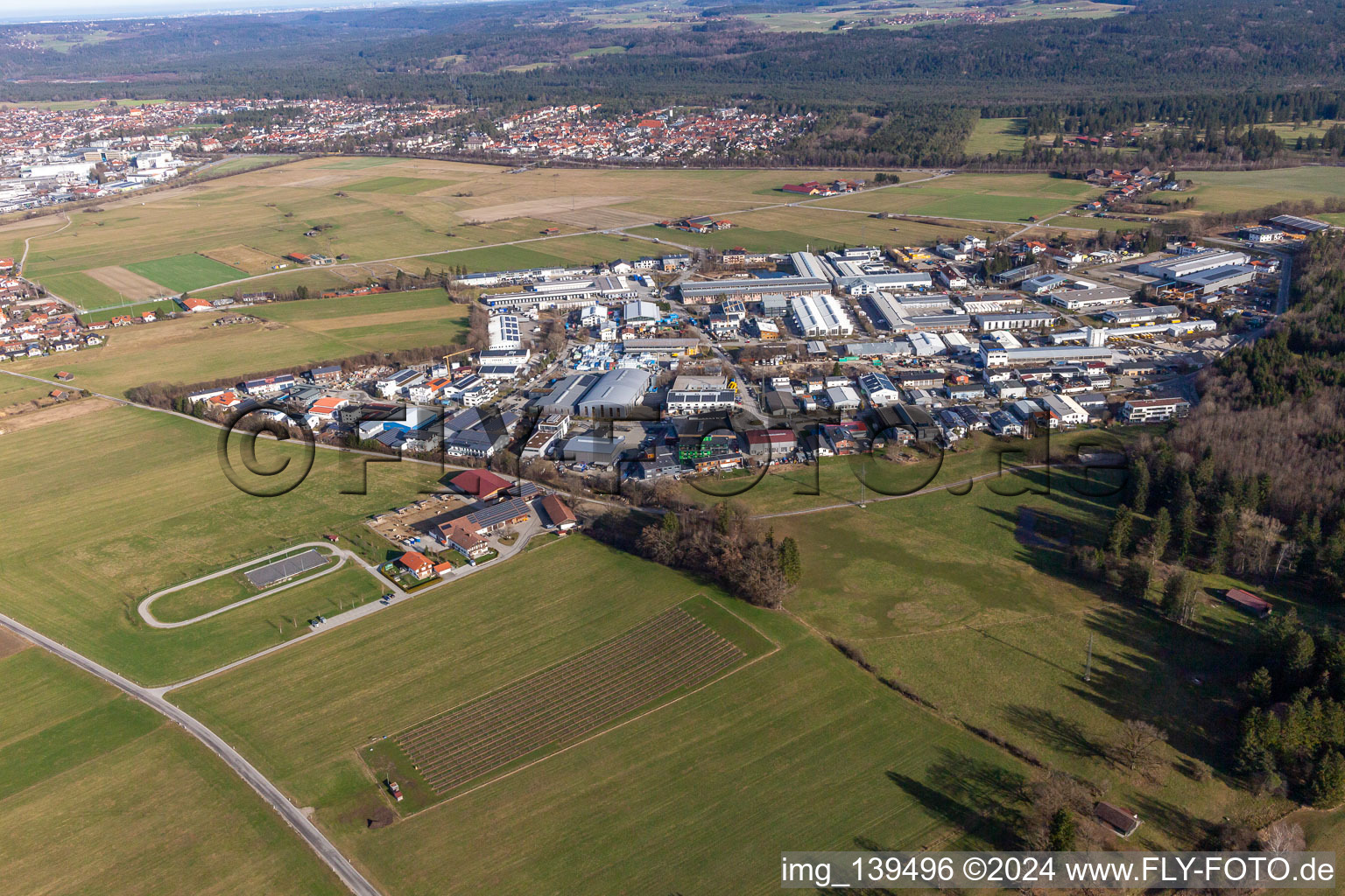 Vue aérienne de Zone industrielle de GELTLING à le quartier Gelting in Geretsried dans le département Bavière, Allemagne