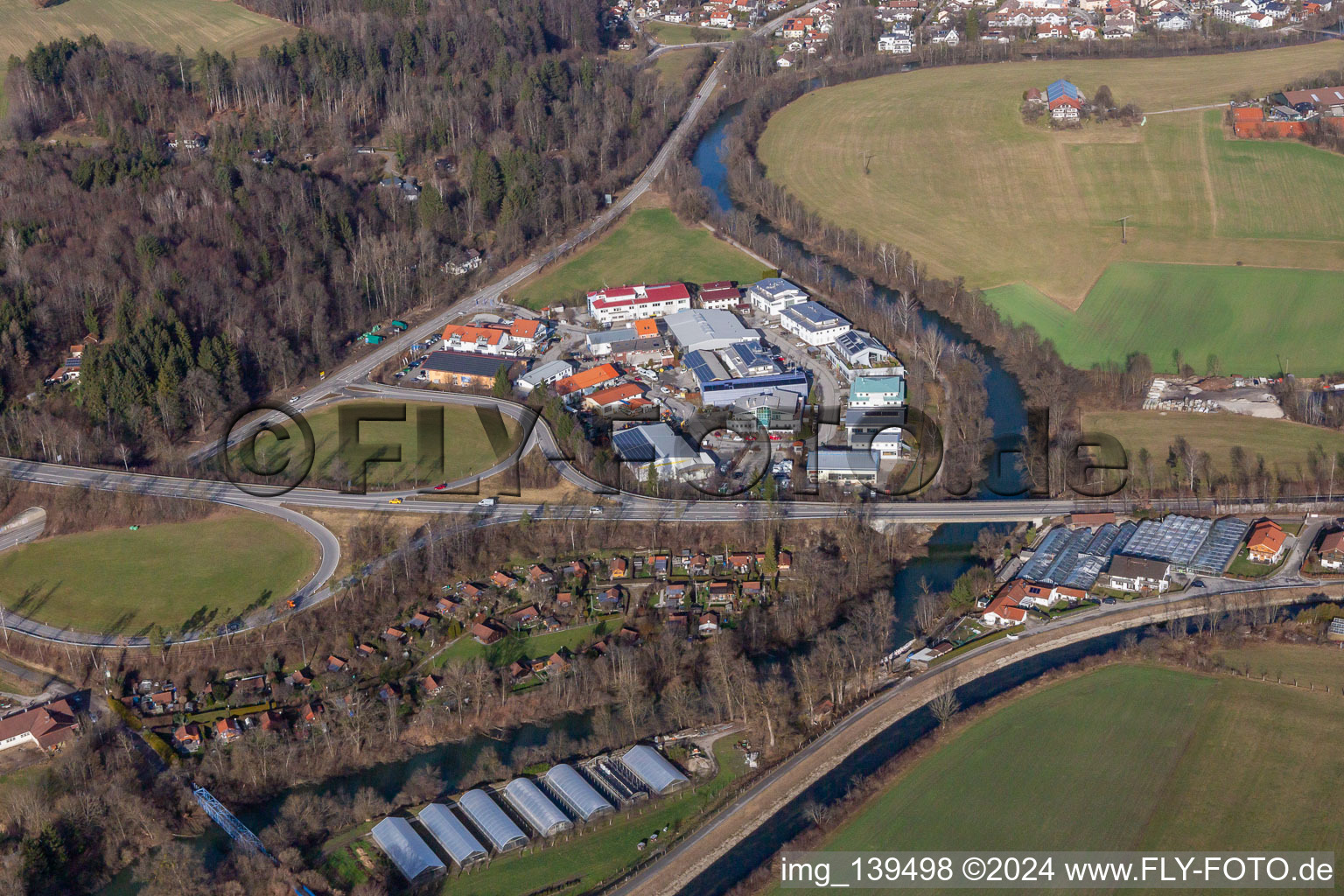 Vue aérienne de Zone industrielle sur la Loisach à Wolfratshausen dans le département Bavière, Allemagne