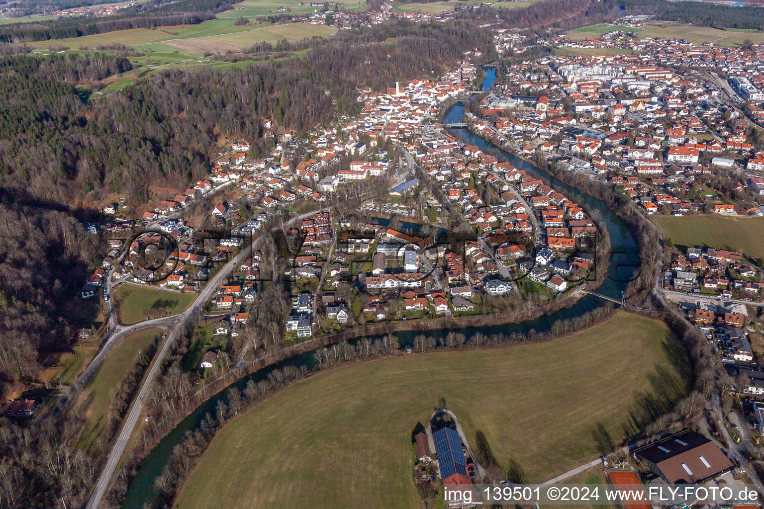 Vue aérienne de Dans la boucle du Loisach à Wolfratshausen dans le département Bavière, Allemagne