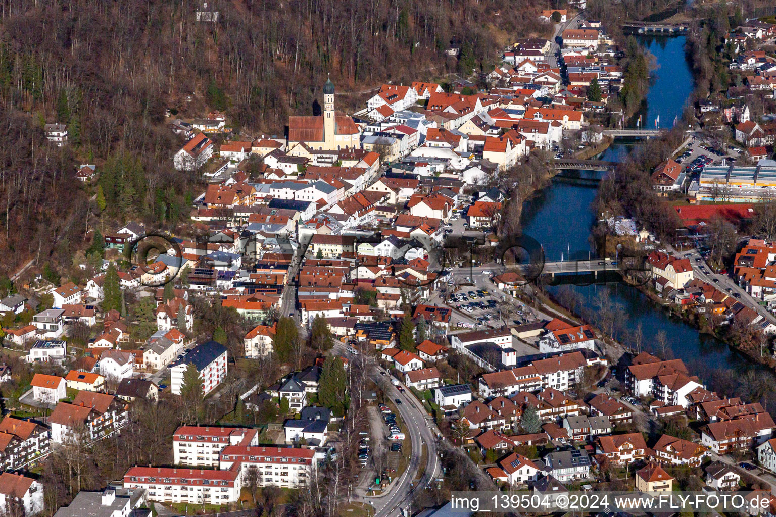 Vue aérienne de Vieille ville sur la Loisach à Wolfratshausen dans le département Bavière, Allemagne