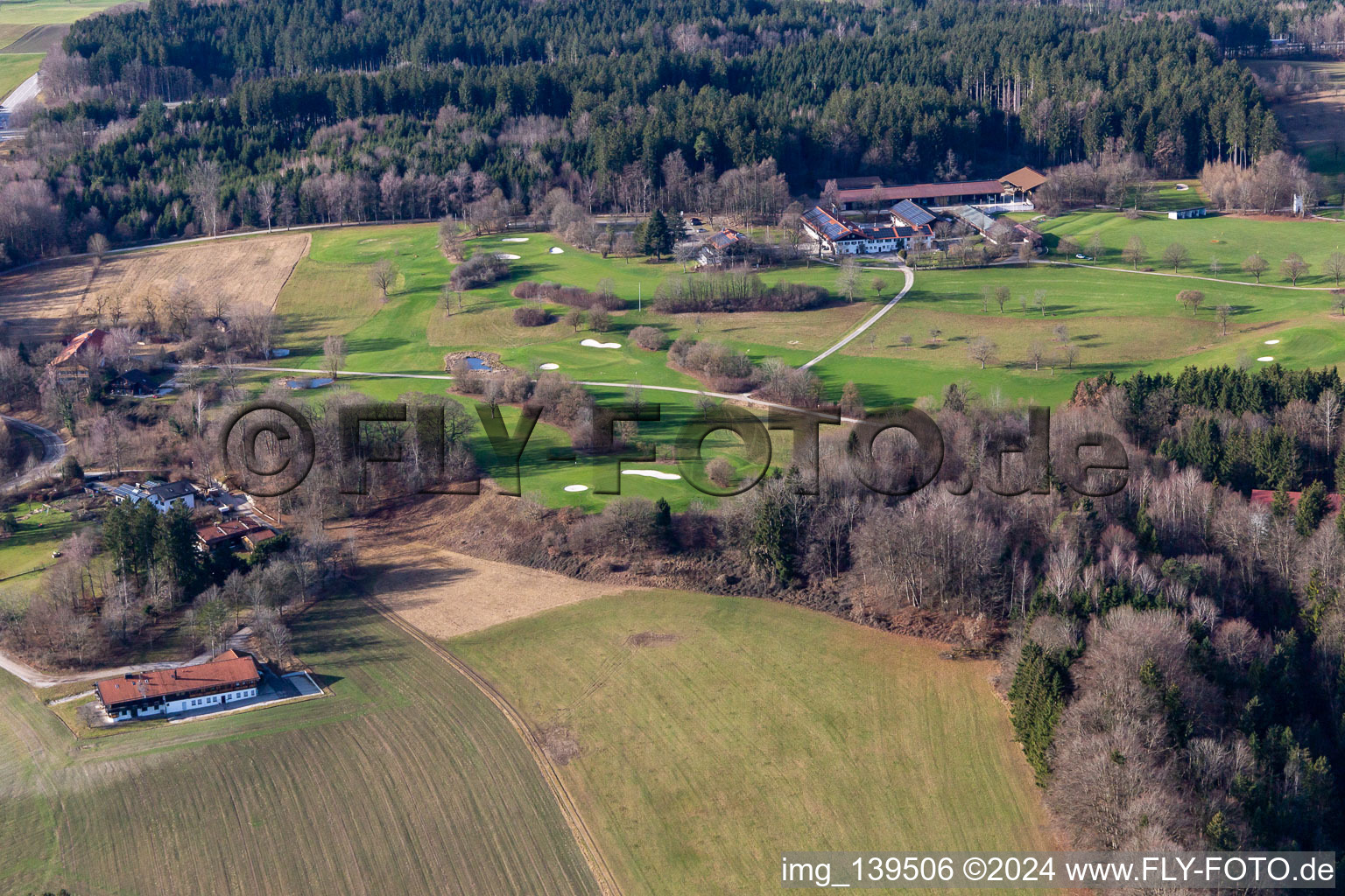 Vue aérienne de Club de golf de Berkramerhof à le quartier Dorfen in Icking dans le département Bavière, Allemagne