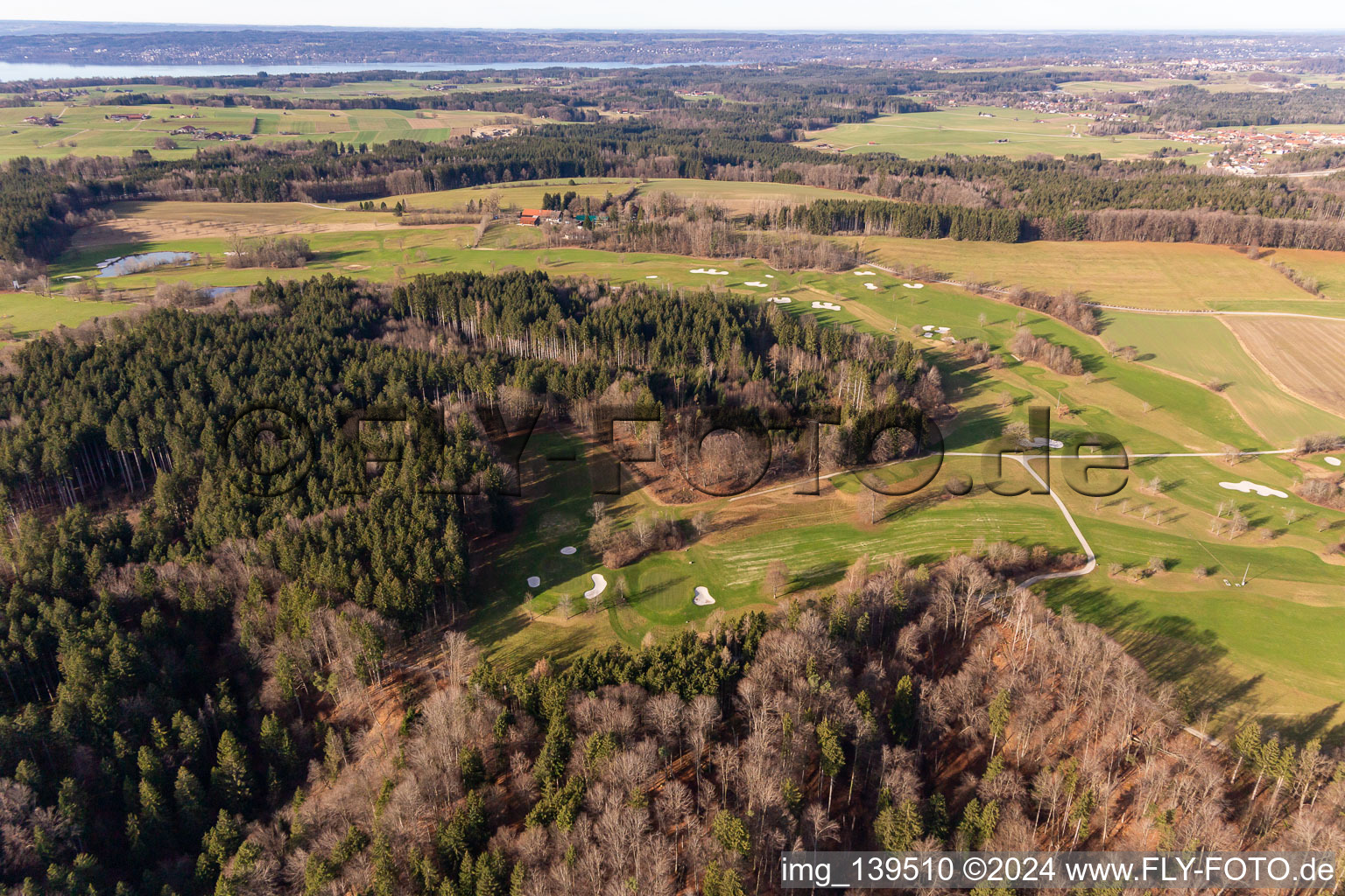 Vue aérienne de Club de golf de Berkramerhof à le quartier Dorfen in Icking dans le département Bavière, Allemagne