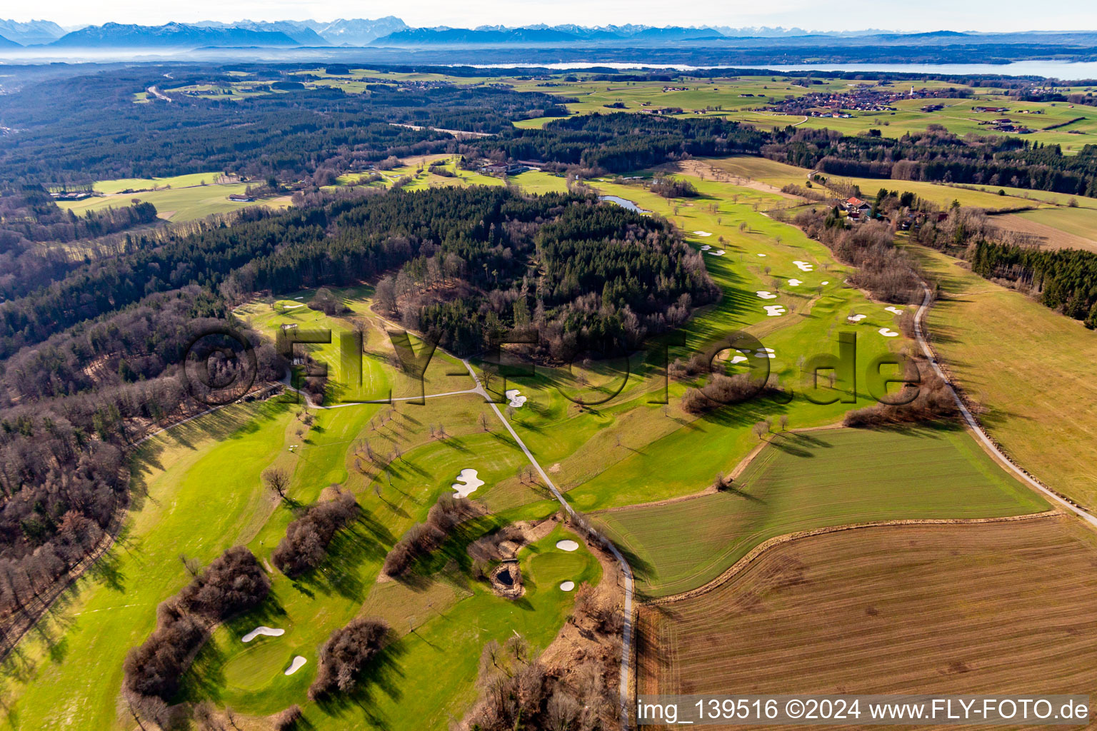 Vue oblique de Club de golf de Berkramerhof à le quartier Dorfen in Icking dans le département Bavière, Allemagne