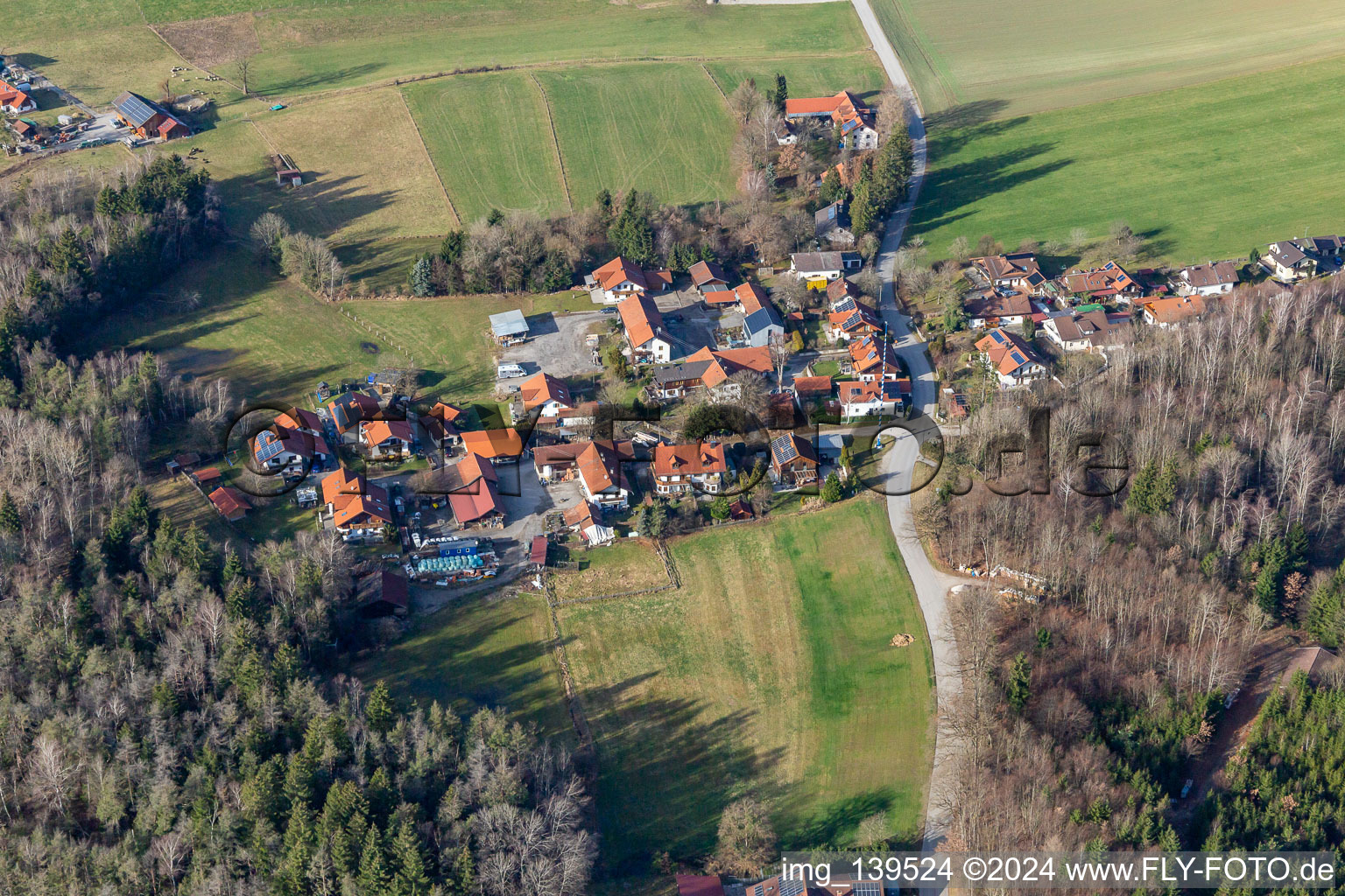 Vue aérienne de Quartier Bachhausen in Berg dans le département Bavière, Allemagne